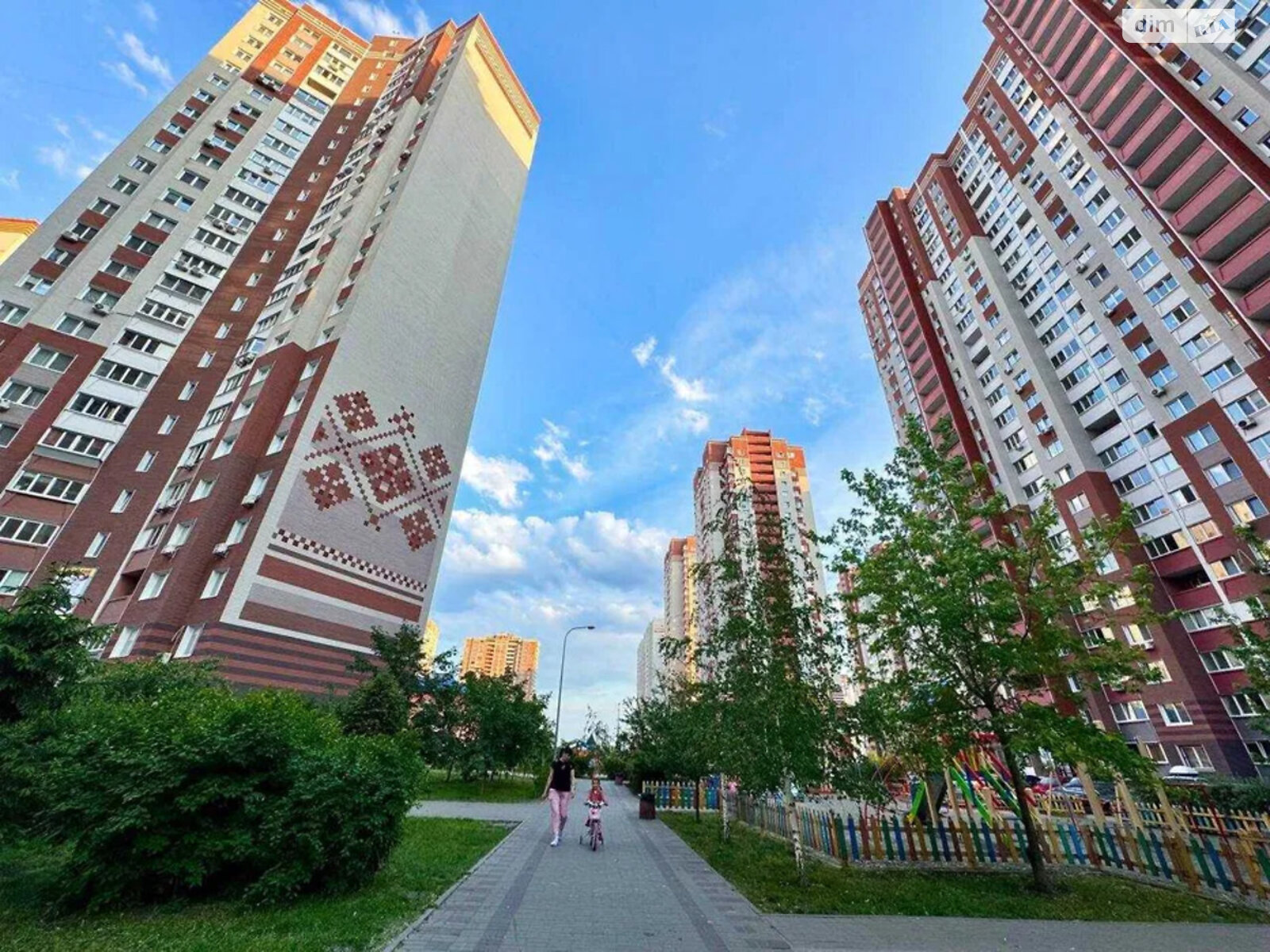 трехкомнатная квартира в Киеве, район Осокорки, на ул. Чавдар Елизаветы 38Б в аренду на долгий срок помесячно фото 1 трехкомнатная квартира в Киеве, район Осокорки, на ул. Чавдар Елизаветы 38Б в аренду на долгий срок помесячно фото 1