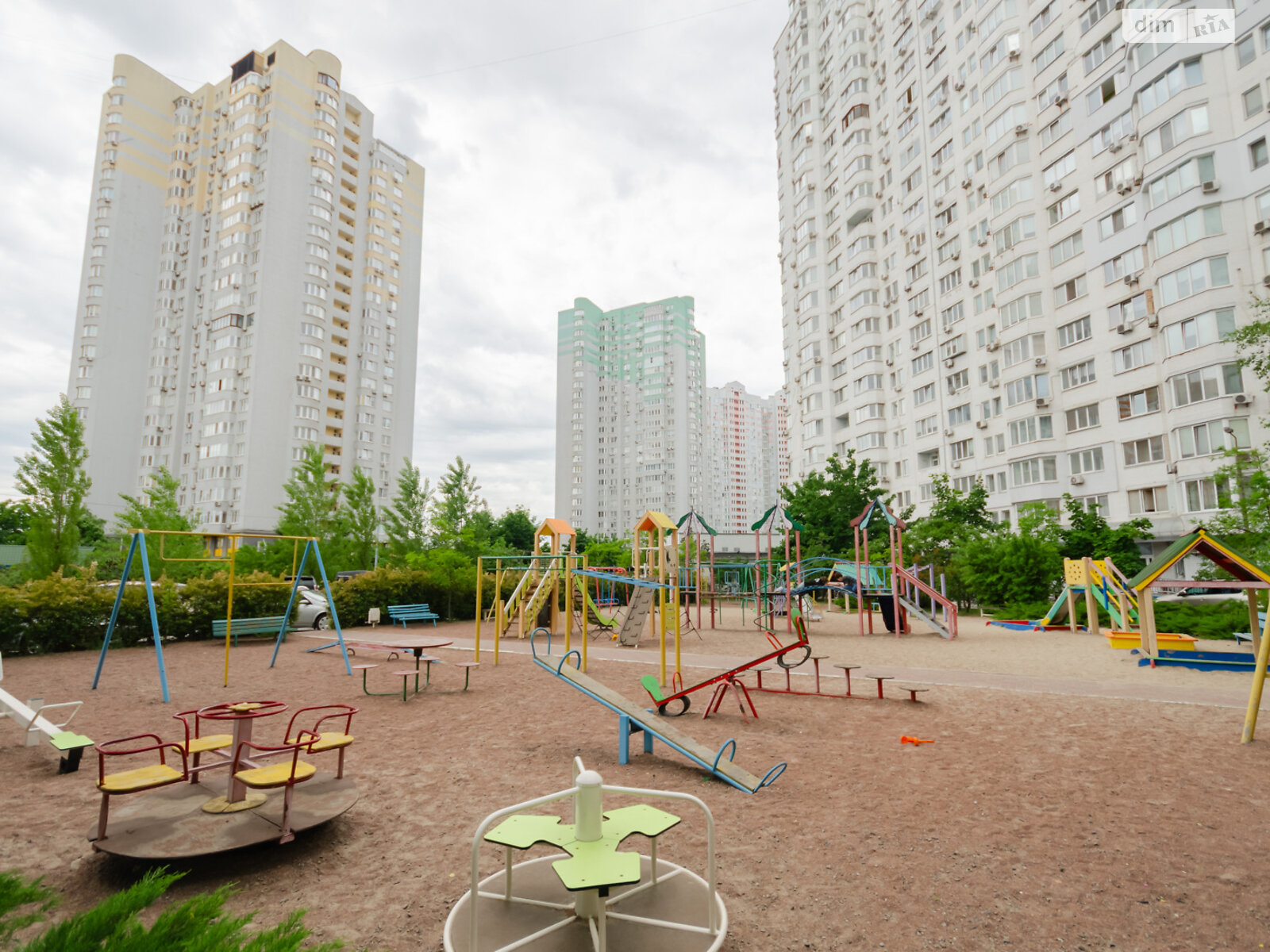 однокомнатная квартира в Киеве, район Осокорки, на просп. Николая Бажана 12 в аренду на долгий срок помесячно фото 1 однокомнатная квартира в Киеве, район Осокорки, на просп. Николая Бажана 12 в аренду на долгий срок помесячно фото 1