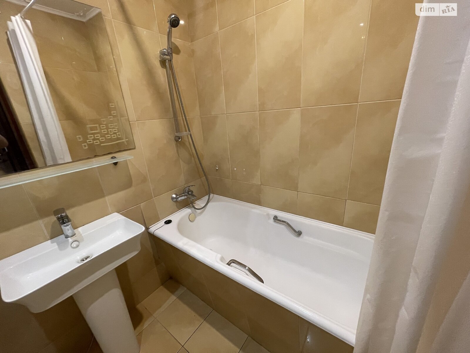 трехкомнатная квартира в Киеве, район Осокорки, на просп. Николая Бажана 14 в аренду на долгий срок помесячно фото 1 трехкомнатная квартира в Киеве, район Осокорки, на просп. Николая Бажана 14 в аренду на долгий срок помесячно фото 1