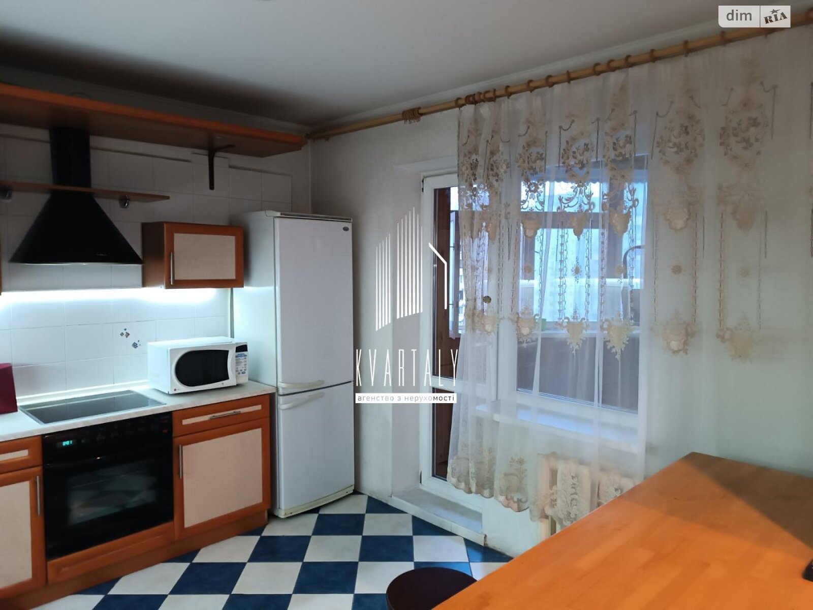трикімнатна квартира в Києві, район Осокорки, на вул. Вишняківська 7Б в довготривалу оренду помісячно фото 1 трикімнатна квартира в Києві, район Осокорки, на вул. Вишняківська 7Б в довготривалу оренду помісячно фото 1