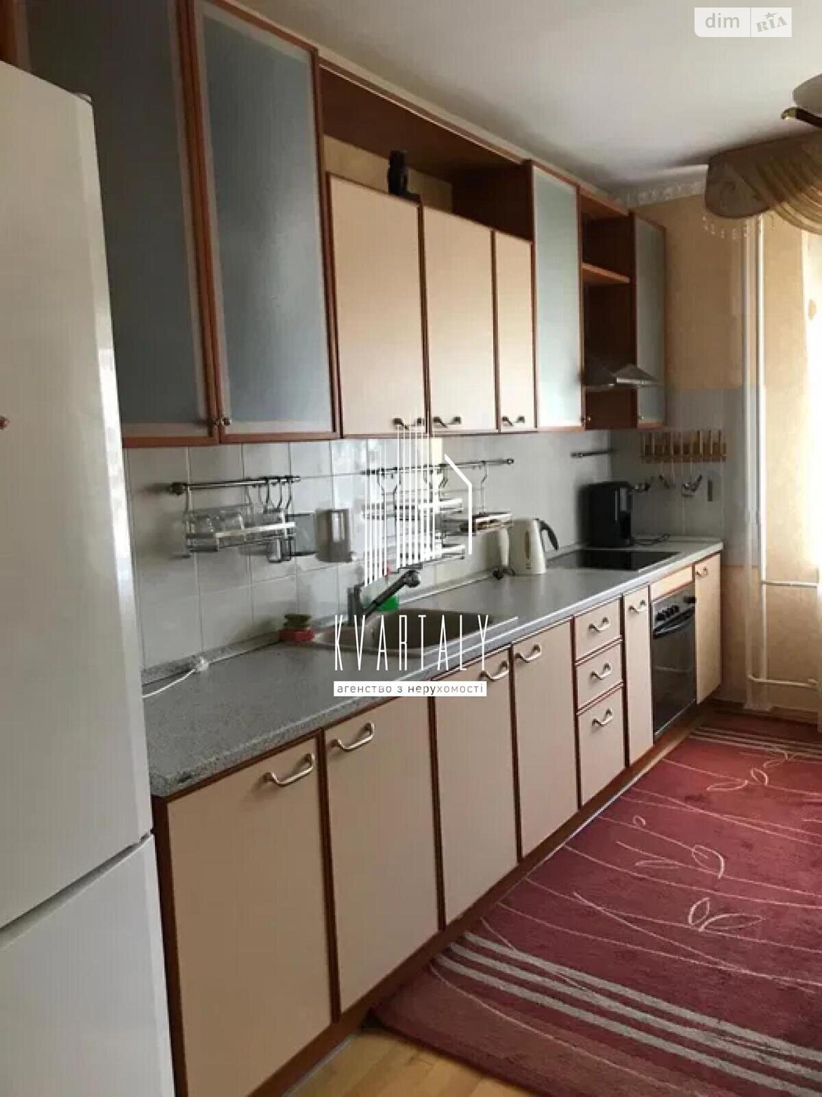 четырехкомнатная квартира в Киеве, район Осокорки, на ул. Вишняковская 13 в аренду на долгий срок помесячно фото 1 четырехкомнатная квартира в Киеве, район Осокорки, на ул. Вишняковская 13 в аренду на долгий срок помесячно фото 1