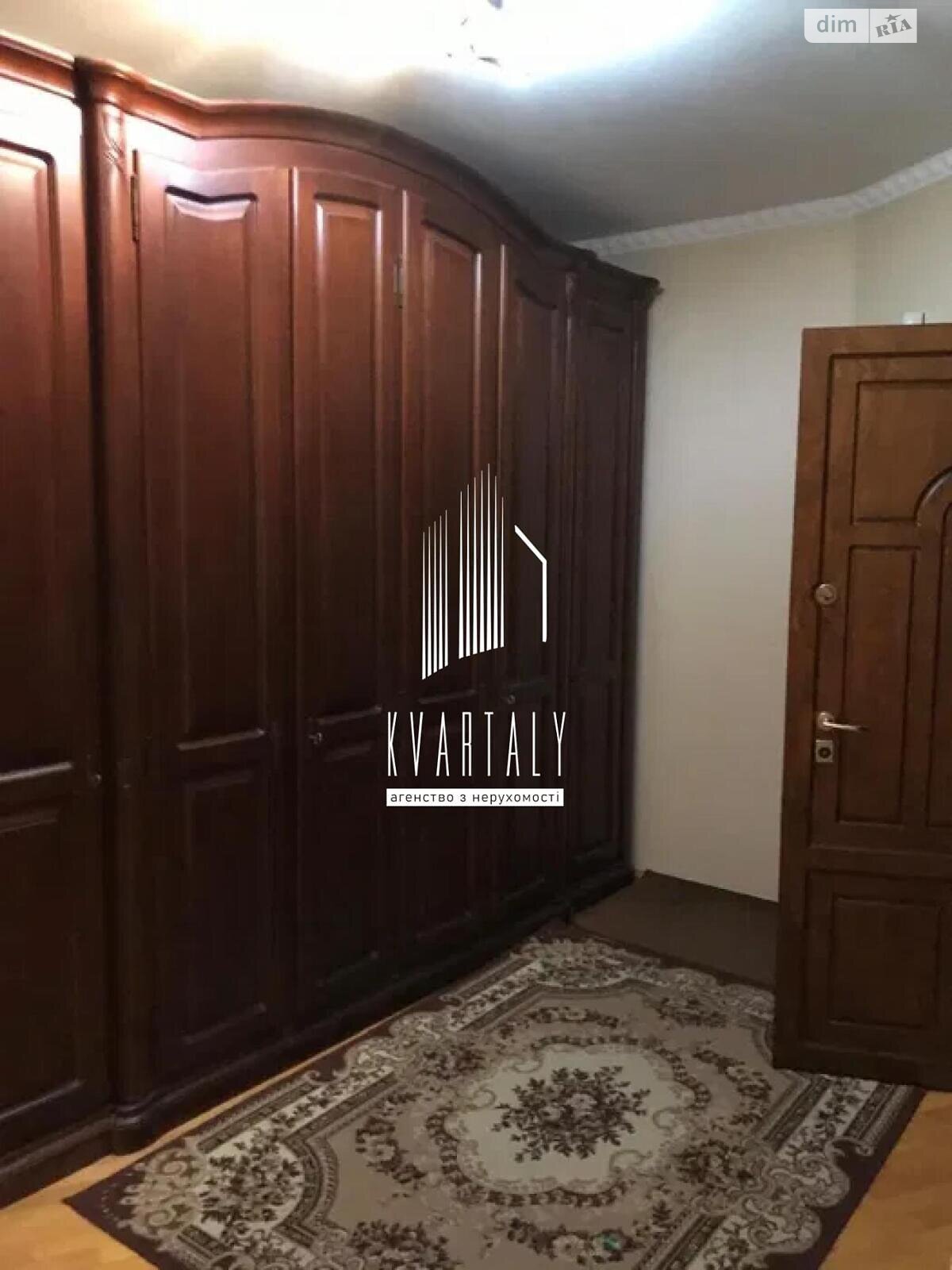 четырехкомнатная квартира в Киеве, район Осокорки, на ул. Вишняковская 13 в аренду на долгий срок помесячно фото 1 четырехкомнатная квартира в Киеве, район Осокорки, на ул. Вишняковская 13 в аренду на долгий срок помесячно фото 1