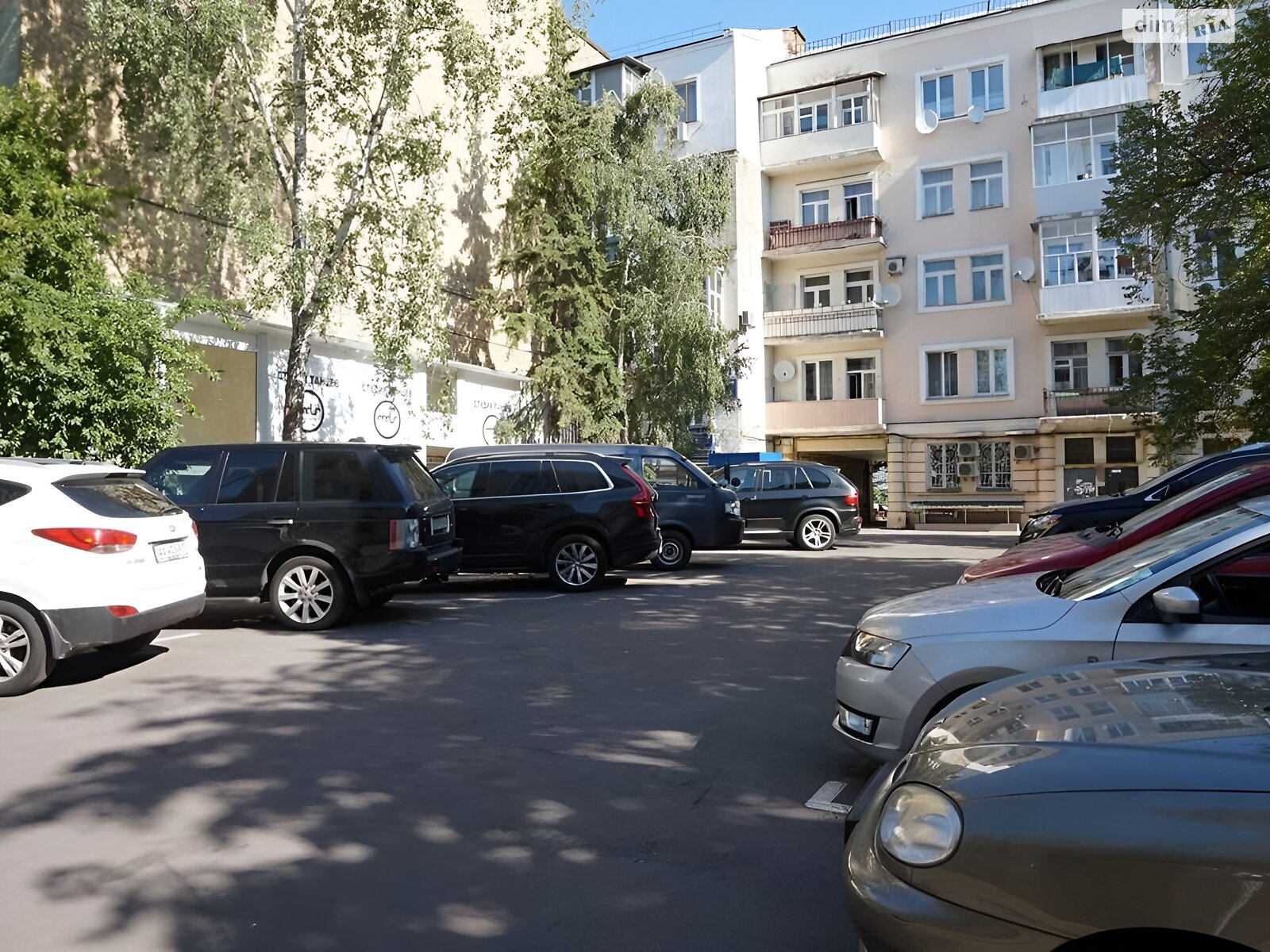 трикімнатна квартира в Києві, район Паньківщина, на вул. Гетьмана Павла Скоропадського 15Б в довготривалу оренду помісячно фото 1 трикімнатна квартира в Києві, район Паньківщина, на вул. Гетьмана Павла Скоропадського 15Б в довготривалу оренду помісячно фото 1