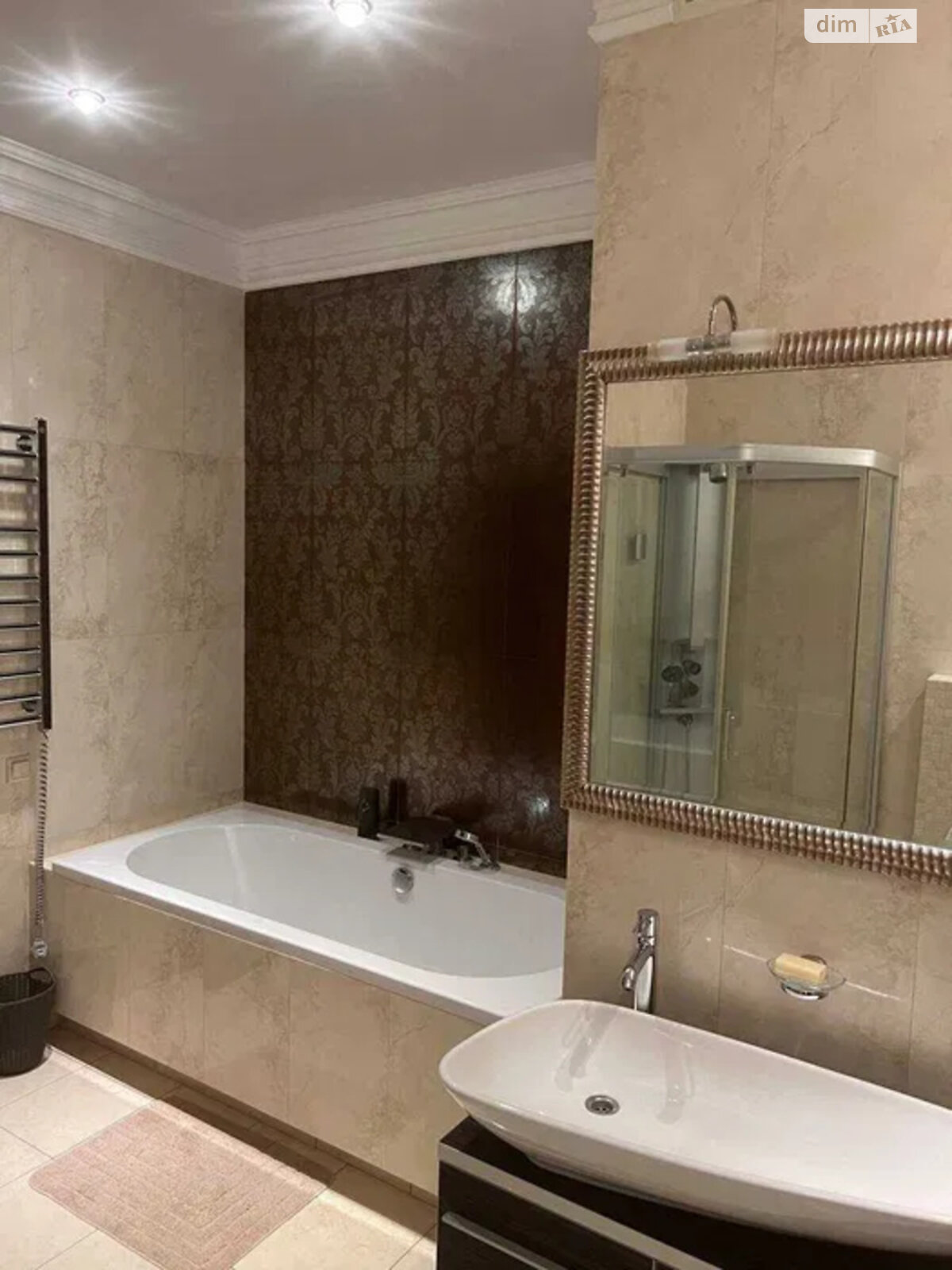 трикімнатна квартира в Києві, район Паньківщина, на вул. Жилянська 59 в довготривалу оренду помісячно фото 1 трикімнатна квартира в Києві, район Паньківщина, на вул. Жилянська 59 в довготривалу оренду помісячно фото 1