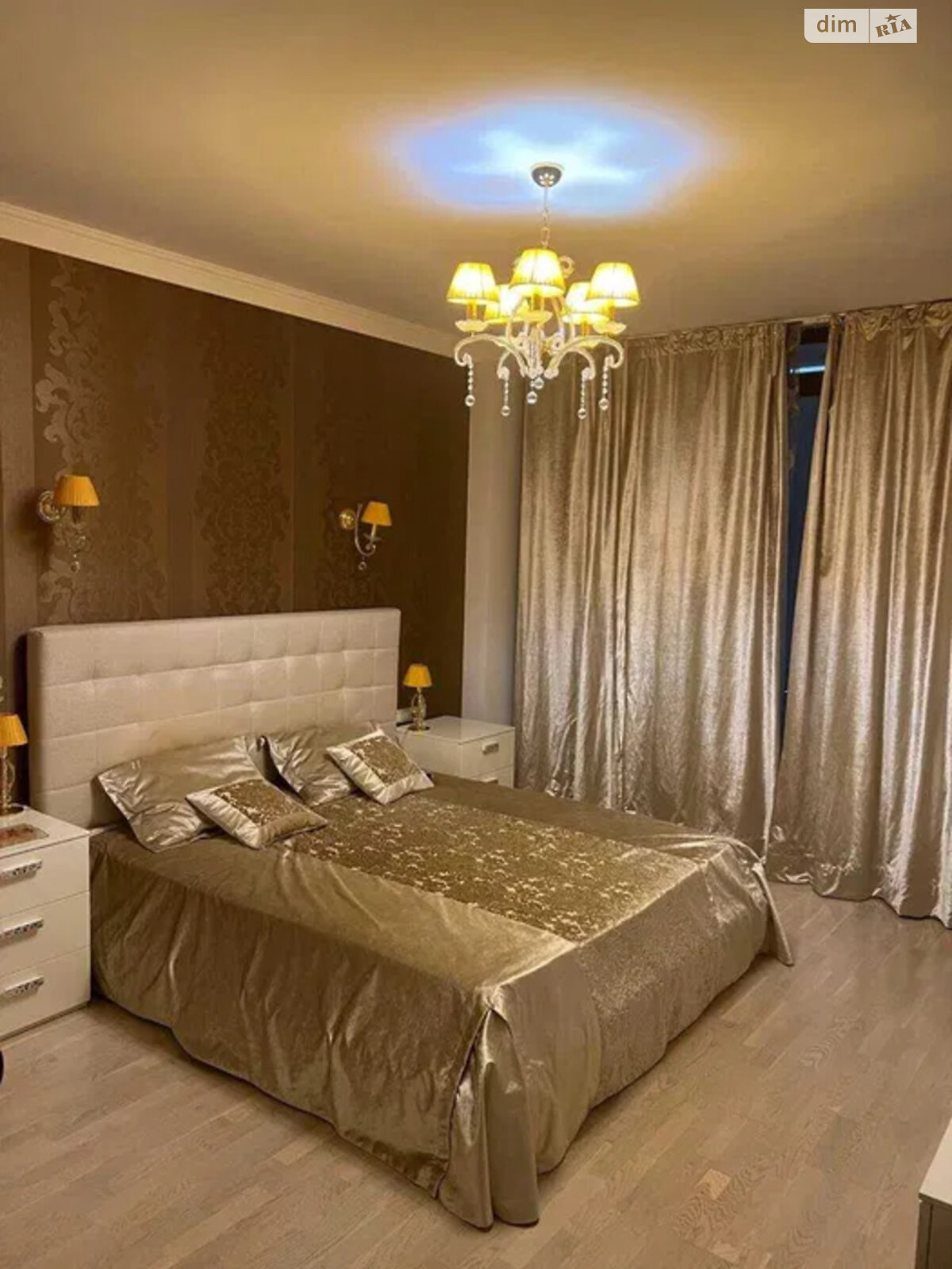трикімнатна квартира в Києві, район Паньківщина, на вул. Жилянська 59 в довготривалу оренду помісячно фото 1 трикімнатна квартира в Києві, район Паньківщина, на вул. Жилянська 59 в довготривалу оренду помісячно фото 1