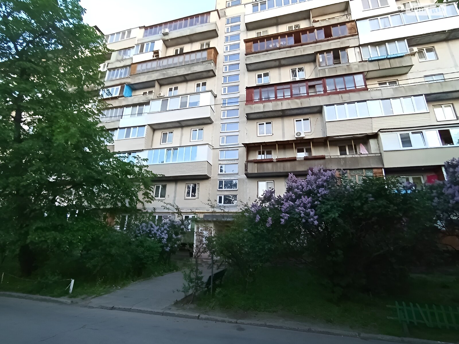 дванадцятикімнатна квартира в Києві, на просп. Павла Тичини 5 в довготривалу оренду помісячно фото 1 дванадцятикімнатна квартира в Києві, на просп. Павла Тичини 5 в довготривалу оренду помісячно фото 1