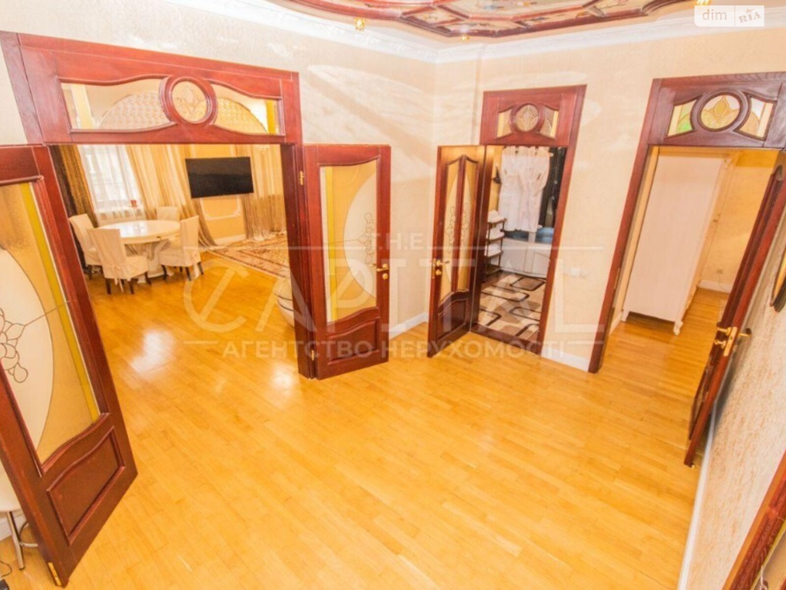 трехкомнатная квартира с мебелью в Киеве, район Печерск, на ул. Жилянская в аренду на долгий срок помесячно фото 1