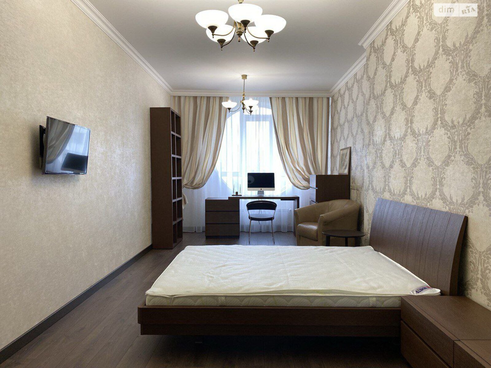 трикімнатна квартира в Києві, район Печерськ, на узвіз Кловський 7А в довготривалу оренду помісячно фото 1 трикімнатна квартира в Києві, район Печерськ, на узвіз Кловський 7А в довготривалу оренду помісячно фото 1