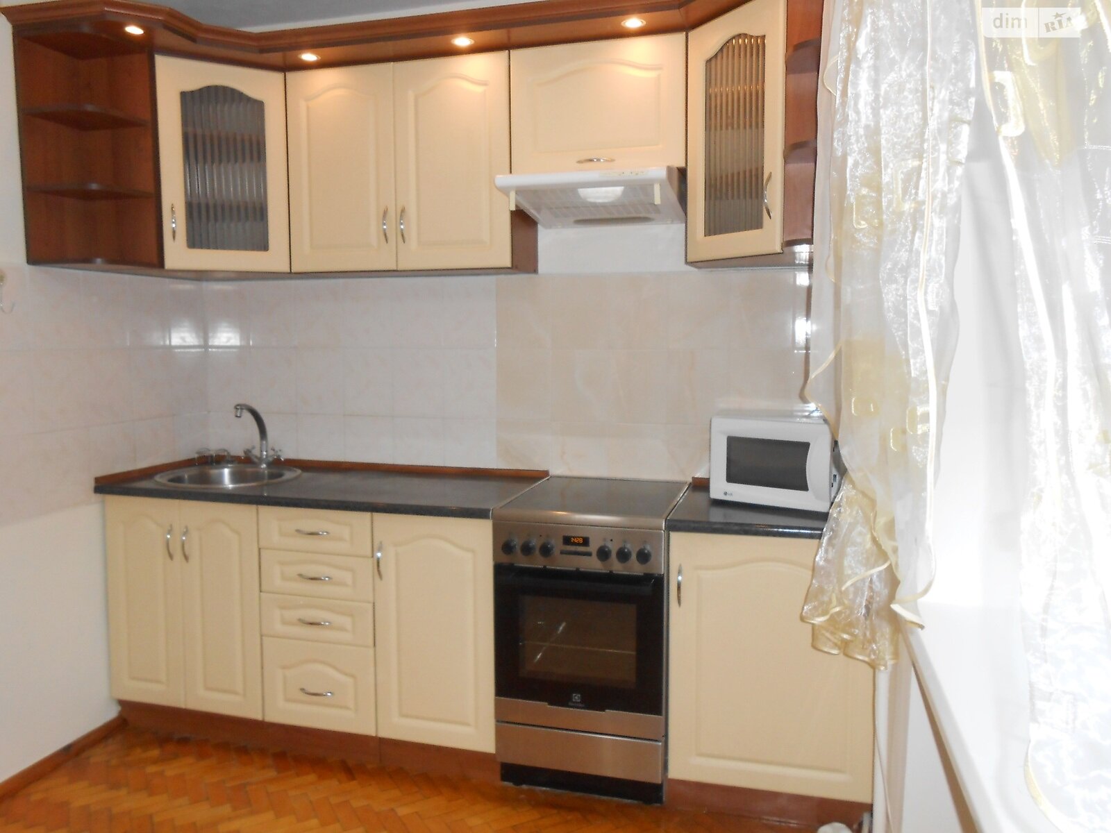 однокімнатна квартира в Києві, район Печерськ, на вул. Князів Острозьких 45/1 корпус 33 в довготривалу оренду помісячно фото 1 однокімнатна квартира в Києві, район Печерськ, на вул. Князів Острозьких 45/1 корпус 33 в довготривалу оренду помісячно фото 1