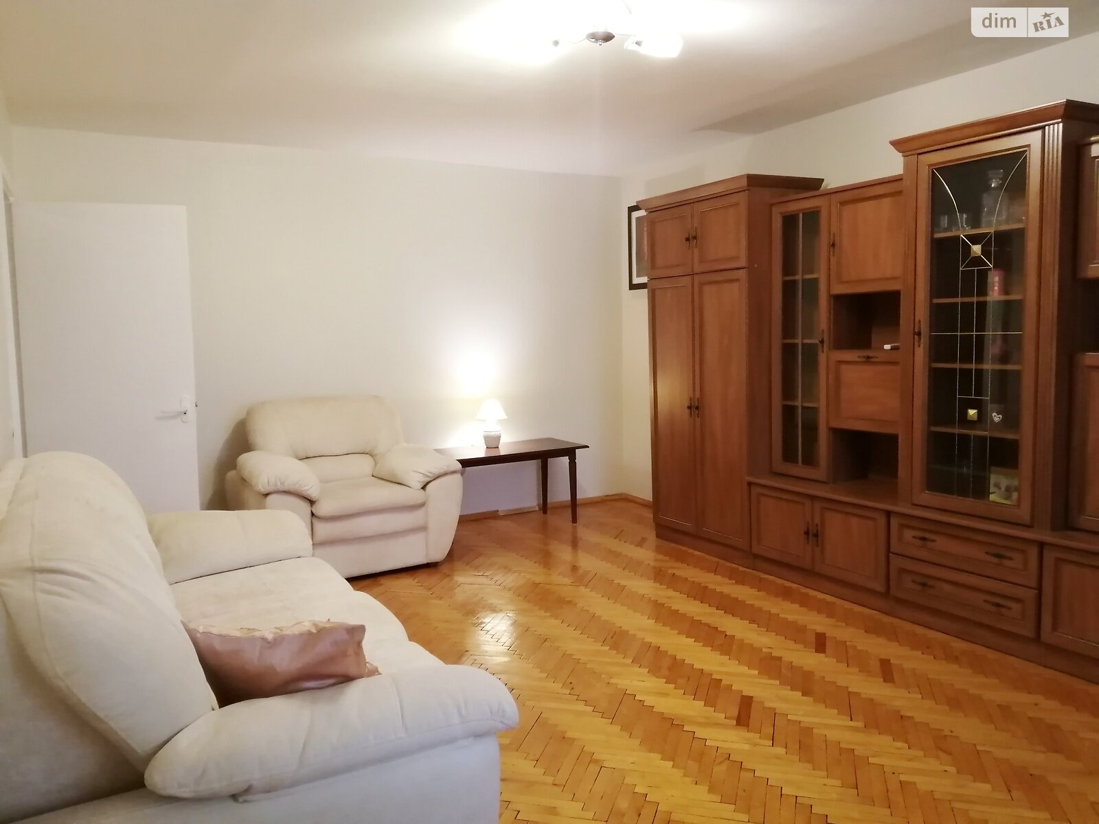 однокімнатна квартира в Києві, район Печерськ, на вул. Князів Острозьких 45/1 корпус 33 в довготривалу оренду помісячно фото 1 однокімнатна квартира в Києві, район Печерськ, на вул. Князів Острозьких 45/1 корпус 33 в довготривалу оренду помісячно фото 1