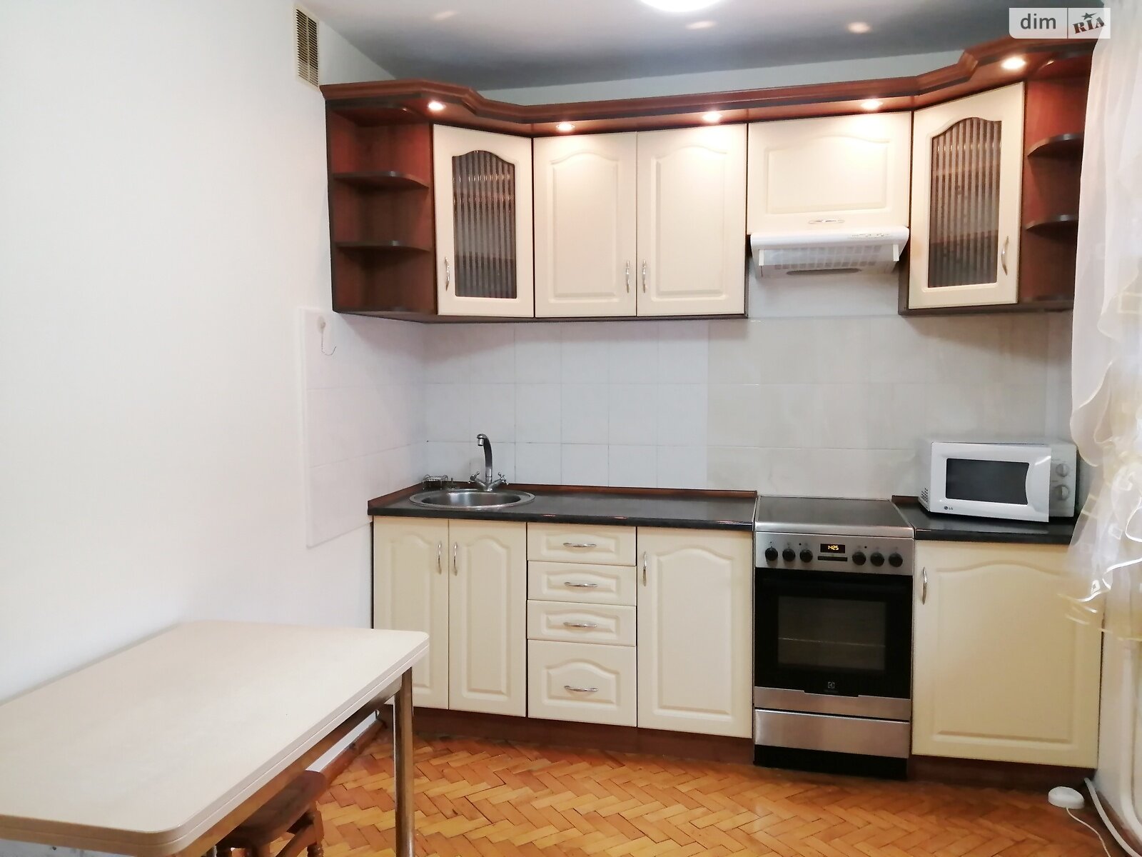 однокімнатна квартира в Києві, район Печерськ, на вул. Князів Острозьких 45/1 корпус 33 в довготривалу оренду помісячно фото 1 однокімнатна квартира в Києві, район Печерськ, на вул. Князів Острозьких 45/1 корпус 33 в довготривалу оренду помісячно фото 1