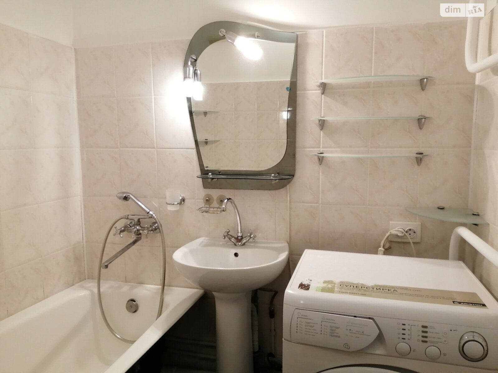 однокімнатна квартира в Києві, район Печерськ, на вул. Князів Острозьких 45/1 корпус 33 в довготривалу оренду помісячно фото 1 однокімнатна квартира в Києві, район Печерськ, на вул. Князів Острозьких 45/1 корпус 33 в довготривалу оренду помісячно фото 1