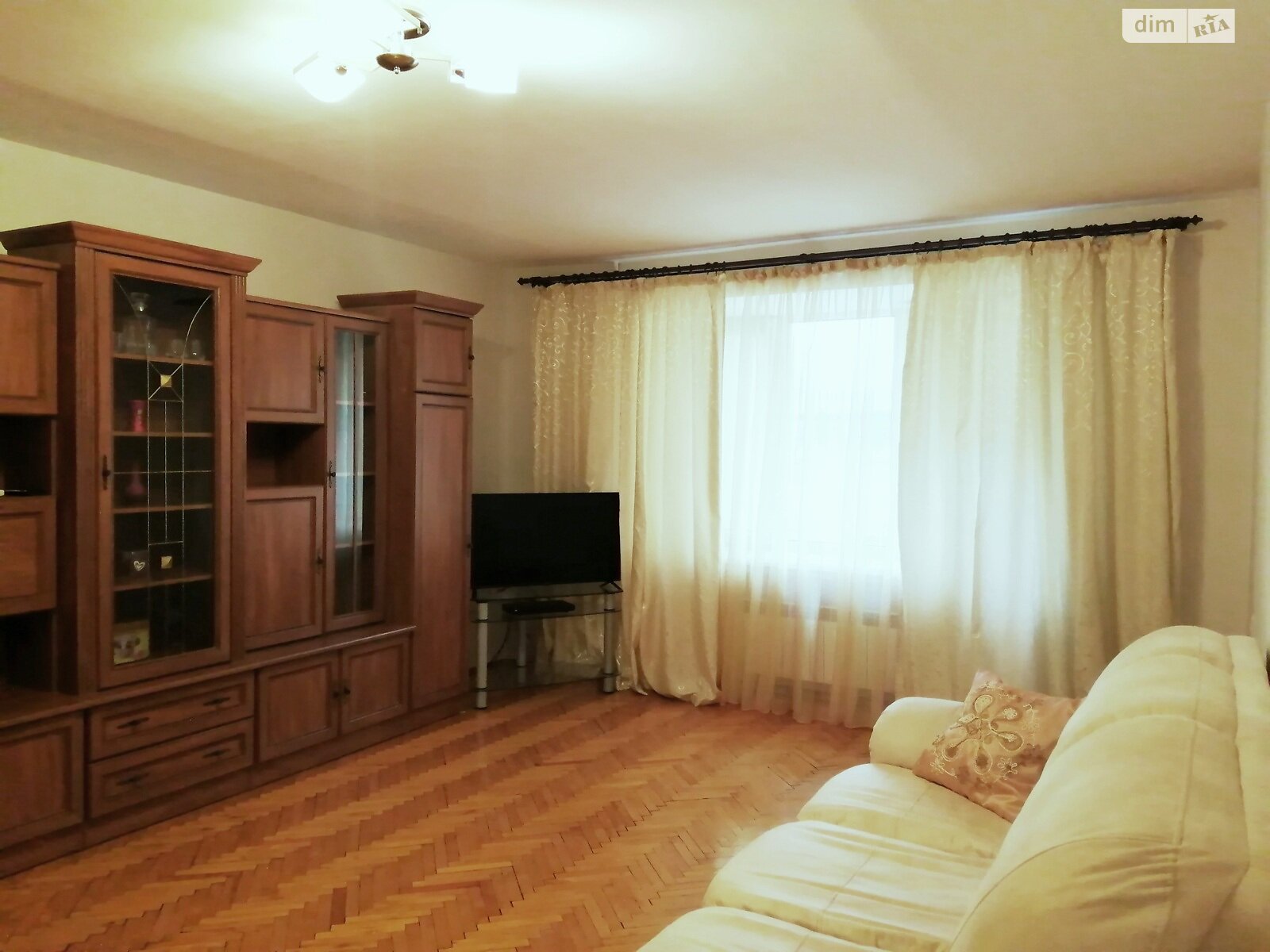 однокімнатна квартира в Києві, район Печерськ, на вул. Князів Острозьких 45/1 корпус 33 в довготривалу оренду помісячно фото 1 однокімнатна квартира в Києві, район Печерськ, на вул. Князів Острозьких 45/1 корпус 33 в довготривалу оренду помісячно фото 1