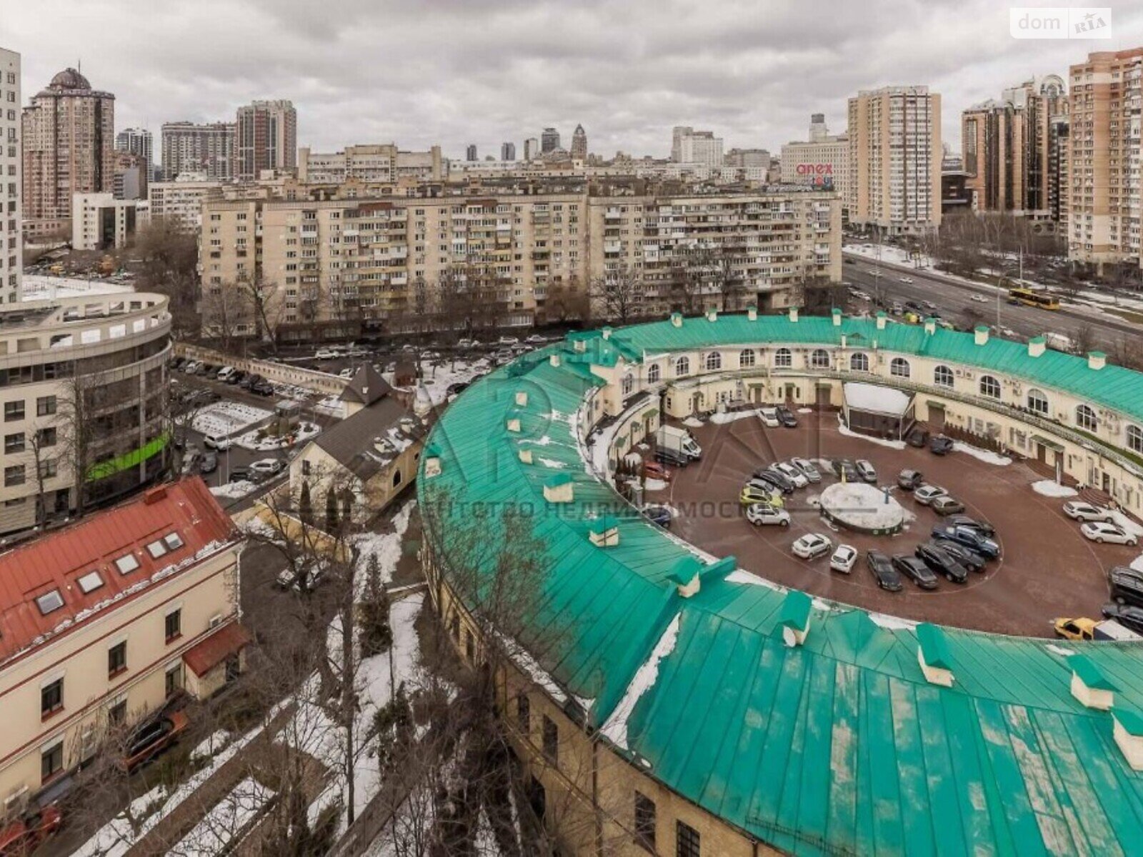 трикімнатна квартира в Києві, район Саперне Поле, на бул. Лесі Українки 30 в довготривалу оренду помісячно фото 1 трикімнатна квартира в Києві, район Саперне Поле, на бул. Лесі Українки 30 в довготривалу оренду помісячно фото 1