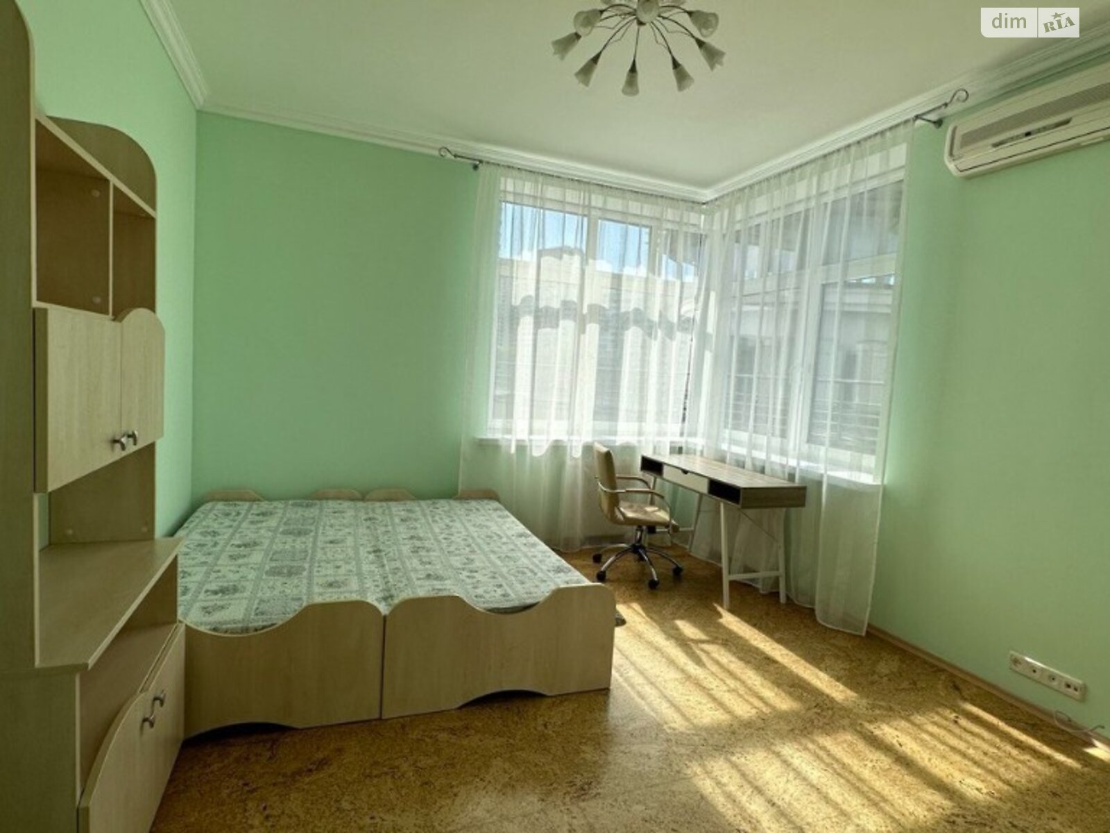 трехкомнатная квартира в Киеве, район Печерск, на бул. Леси Украинки 23 в аренду на долгий срок помесячно фото 1