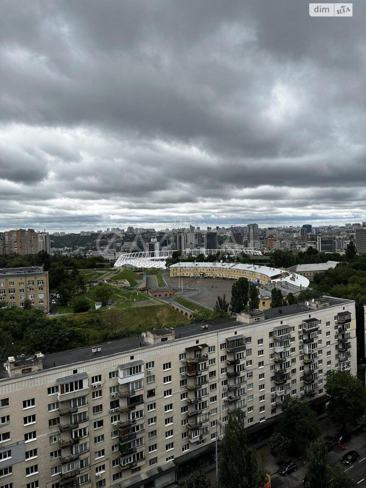 трехкомнатная квартира без мебели в Киеве, район Печерск, на бул. Леси Украинки 7Б в аренду на долгий срок помесячно фото 1