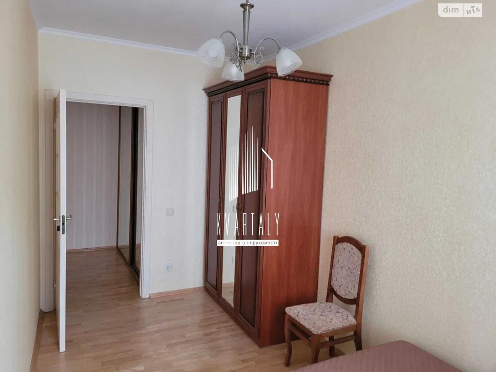 трикімнатна квартира в Києві, район Печерськ, на бул. Лесі Українки 13 в довготривалу оренду помісячно фото 1 трикімнатна квартира в Києві, район Печерськ, на бул. Лесі Українки 13 в довготривалу оренду помісячно фото 1