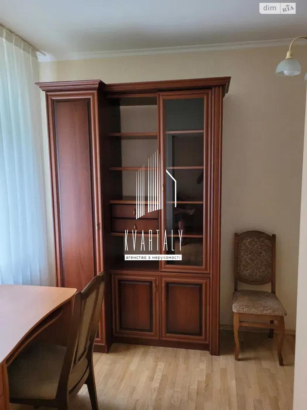 трикімнатна квартира в Києві, район Печерськ, на бул. Лесі Українки 13 в довготривалу оренду помісячно фото 1 трикімнатна квартира в Києві, район Печерськ, на бул. Лесі Українки 13 в довготривалу оренду помісячно фото 1