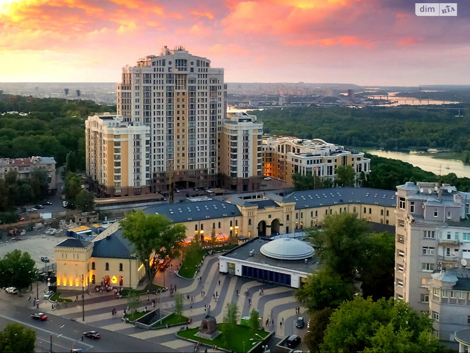 чотирикімнатна квартира в Києві, район Печерськ, на вул. Михайла Грушевського 9А в довготривалу оренду помісячно фото 1 чотирикімнатна квартира в Києві, район Печерськ, на вул. Михайла Грушевського 9А в довготривалу оренду помісячно фото 1