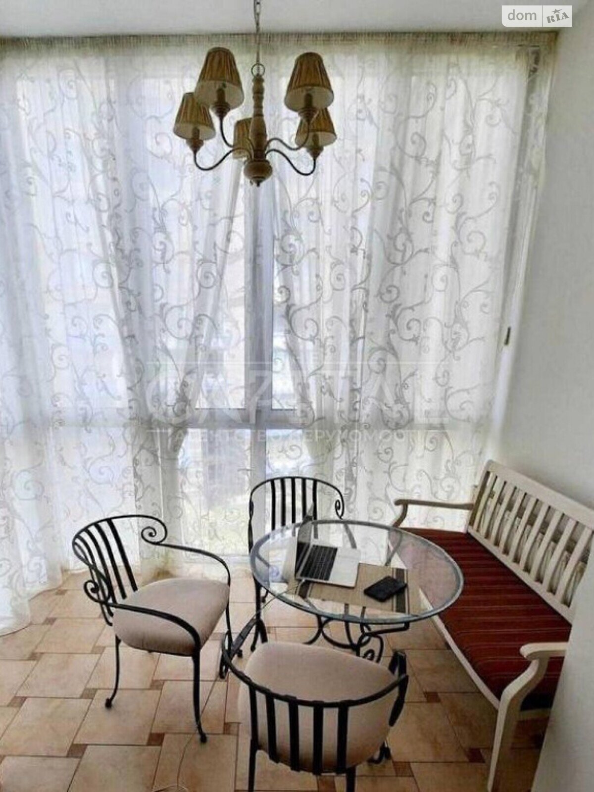 трехкомнатная квартира с мебелью в Киеве, район Липки, на ул. Шелковичная 18Б в аренду на долгий срок помесячно фото 1