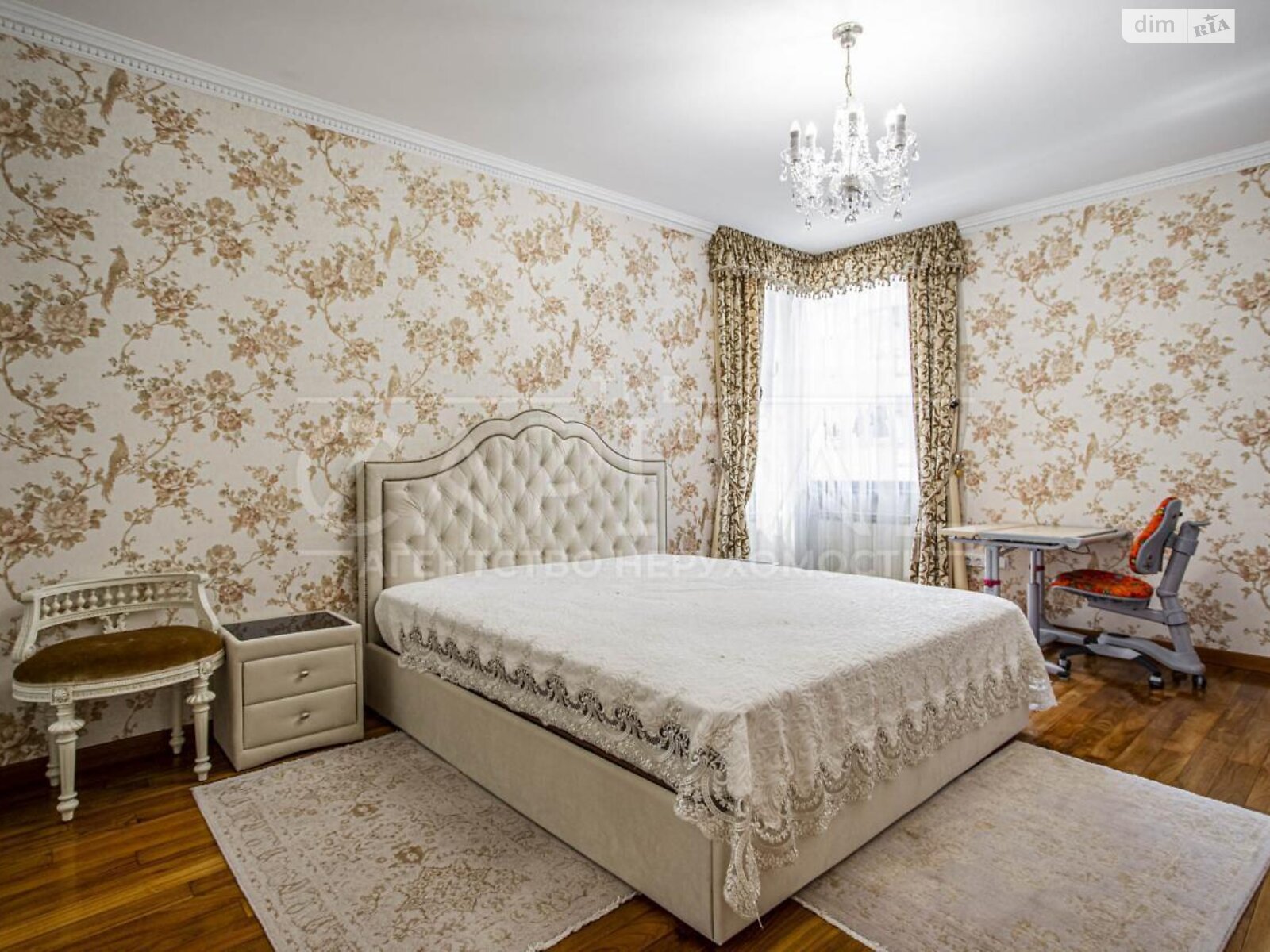 чотирикімнатна квартира в Києві, район Печерськ, на вул. Старонаводницька 4В в довготривалу оренду помісячно фото 1 чотирикімнатна квартира в Києві, район Печерськ, на вул. Старонаводницька 4В в довготривалу оренду помісячно фото 1
