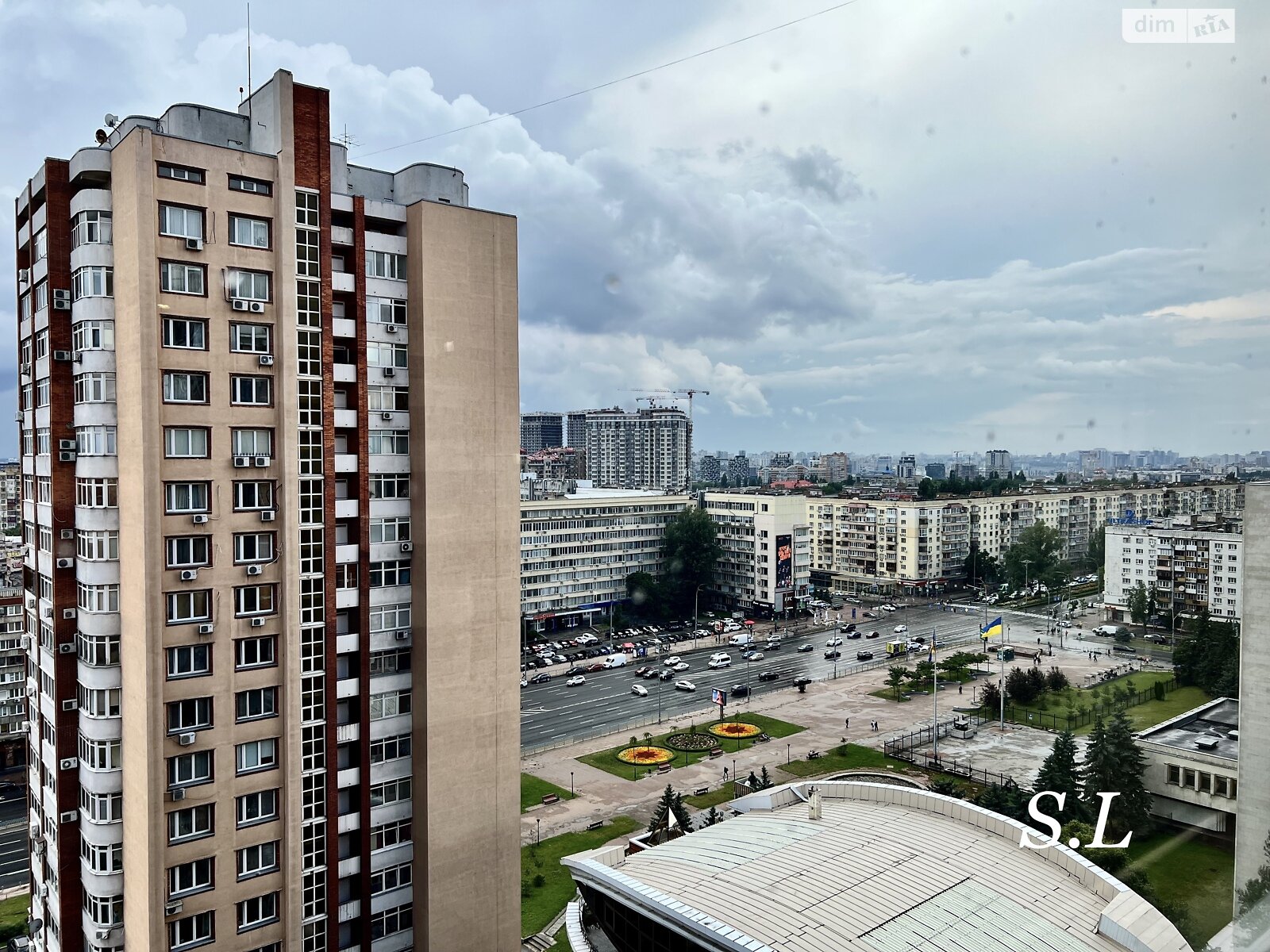 трехкомнатная квартира в Киеве, район Печерск, на ул. Старонаводницкая 13 в аренду на долгий срок помесячно фото 1 трехкомнатная квартира в Киеве, район Печерск, на ул. Старонаводницкая 13 в аренду на долгий срок помесячно фото 1
