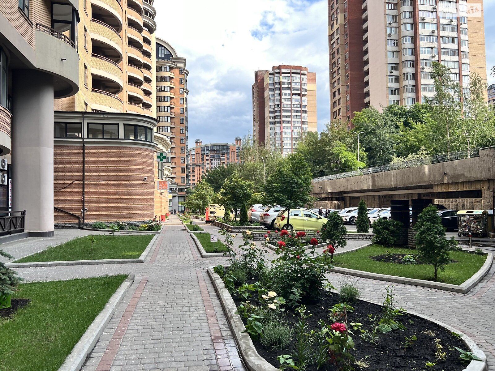 трехкомнатная квартира в Киеве, район Печерск, на ул. Старонаводницкая 13 в аренду на долгий срок помесячно фото 1 трехкомнатная квартира в Киеве, район Печерск, на ул. Старонаводницкая 13 в аренду на долгий срок помесячно фото 1