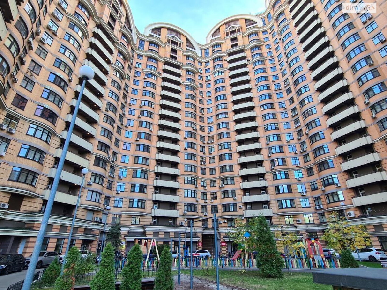 трикімнатна квартира в Києві, район Печерськ, на вул. Старонаводницька 6Б в довготривалу оренду помісячно фото 1 трикімнатна квартира в Києві, район Печерськ, на вул. Старонаводницька 6Б в довготривалу оренду помісячно фото 1