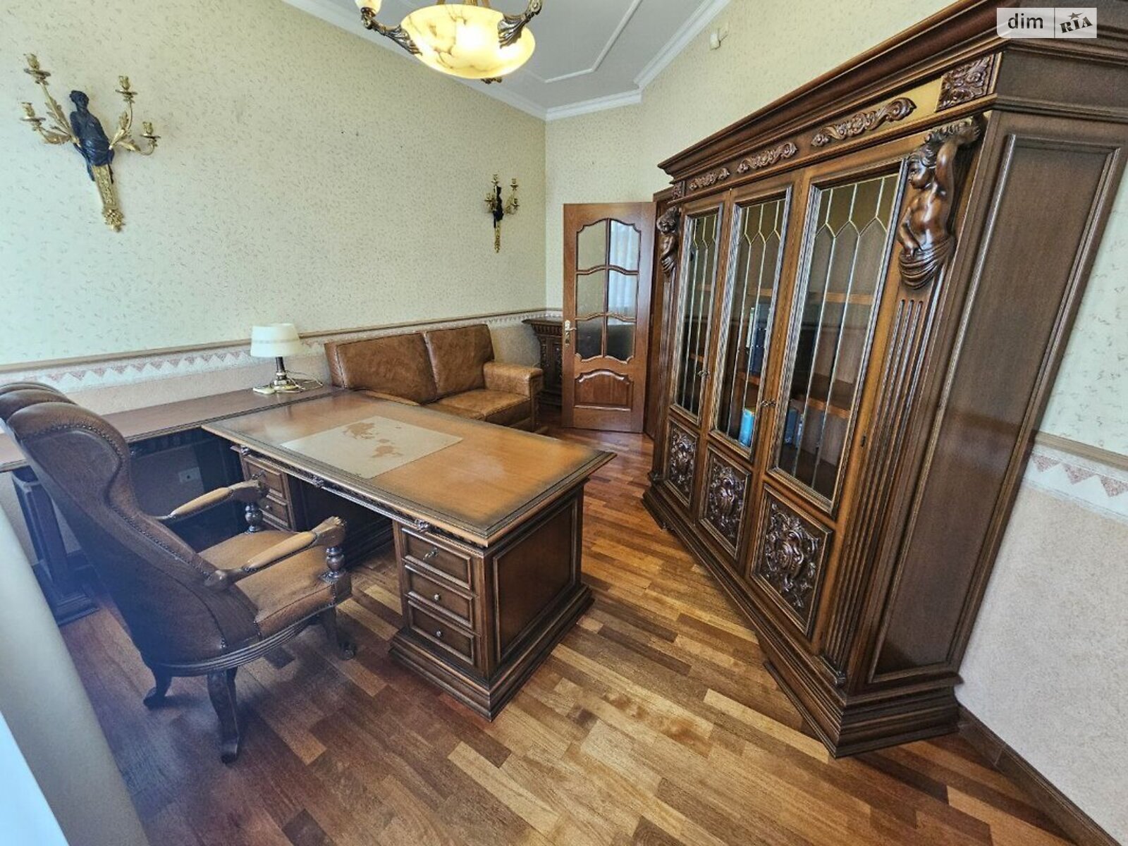 п`ятикімнатна квартира в Києві, район Печерський, на вул. Академіка Богомольця 7/14 в довготривалу оренду помісячно фото 1 п`ятикімнатна квартира в Києві, район Печерський, на вул. Академіка Богомольця 7/14 в довготривалу оренду помісячно фото 1