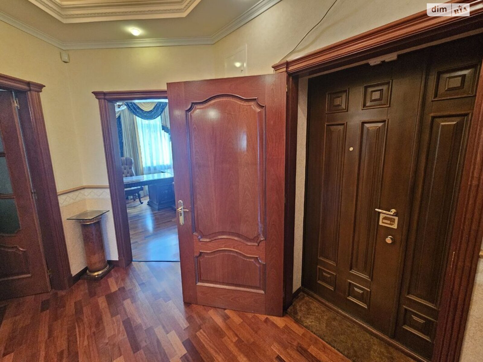 п`ятикімнатна квартира в Києві, район Печерський, на вул. Академіка Богомольця 7/14 в довготривалу оренду помісячно фото 1 п`ятикімнатна квартира в Києві, район Печерський, на вул. Академіка Богомольця 7/14 в довготривалу оренду помісячно фото 1