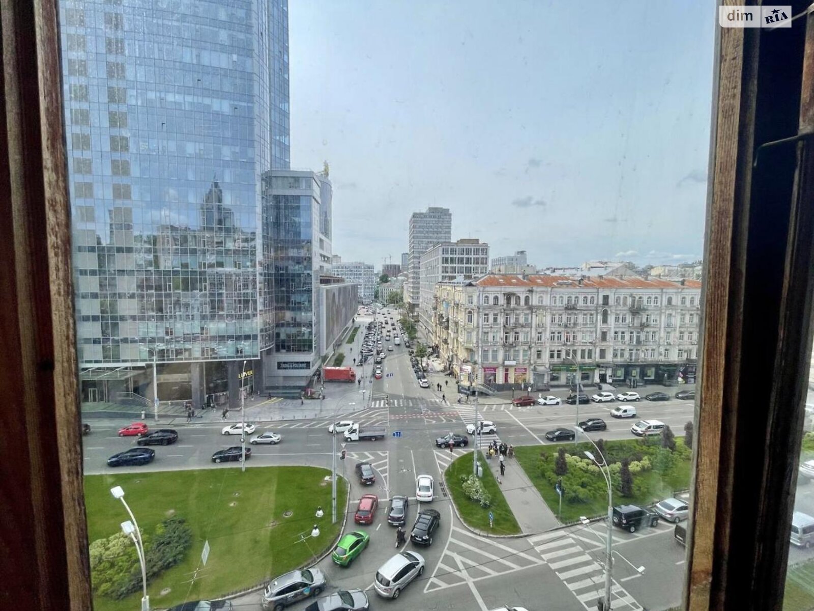 трикімнатна квартира в Києві, район Печерський, на вул. Басейна 17 в довготривалу оренду помісячно фото 1 трикімнатна квартира в Києві, район Печерський, на вул. Басейна 17 в довготривалу оренду помісячно фото 1