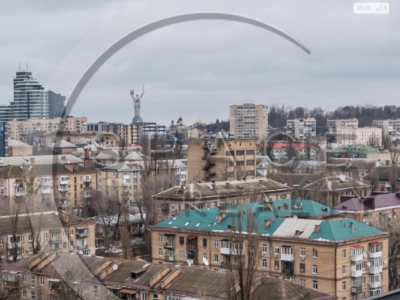 трехкомнатная квартира с мебелью в Киеве, район Печерский, на ул. Андрея Верхогляда 2А в аренду на долгий срок помесячно фото 1