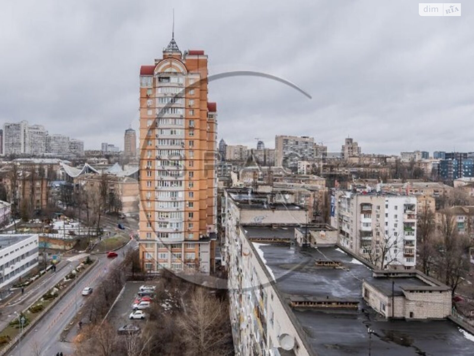 трехкомнатная квартира с мебелью в Киеве, район Печерский, на ул. Андрея Верхогляда 2А в аренду на долгий срок помесячно фото 1