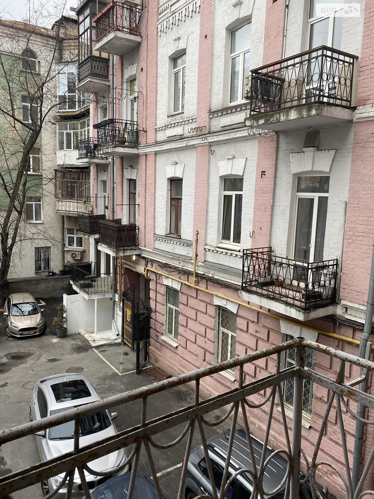 трехкомнатная квартира в Киеве, район Печерский, на ул. Лютеранская в аренду на долгий срок помесячно фото 1
