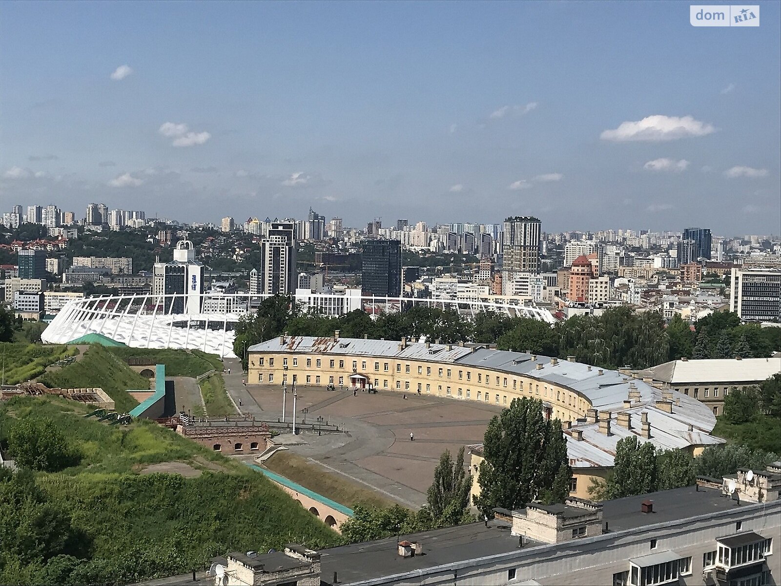 трехкомнатная квартира с ремонтом в Киеве, район Печерский, на бул. Леси Украинки 7А в аренду на долгий срок помесячно фото 1 трехкомнатная квартира с ремонтом в Киеве, район Печерский, на бул. Леси Украинки 7А в аренду на долгий срок помесячно фото 1