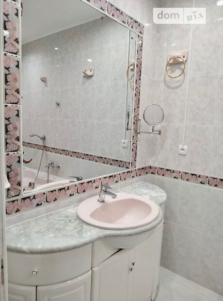 трикімнатна квартира з меблями в Києві, район Печерський, на вул. Генерала Алмазова 6 в довготривалу оренду помісячно фото 1 трикімнатна квартира з меблями в Києві, район Печерський, на вул. Генерала Алмазова 6 в довготривалу оренду помісячно фото 1