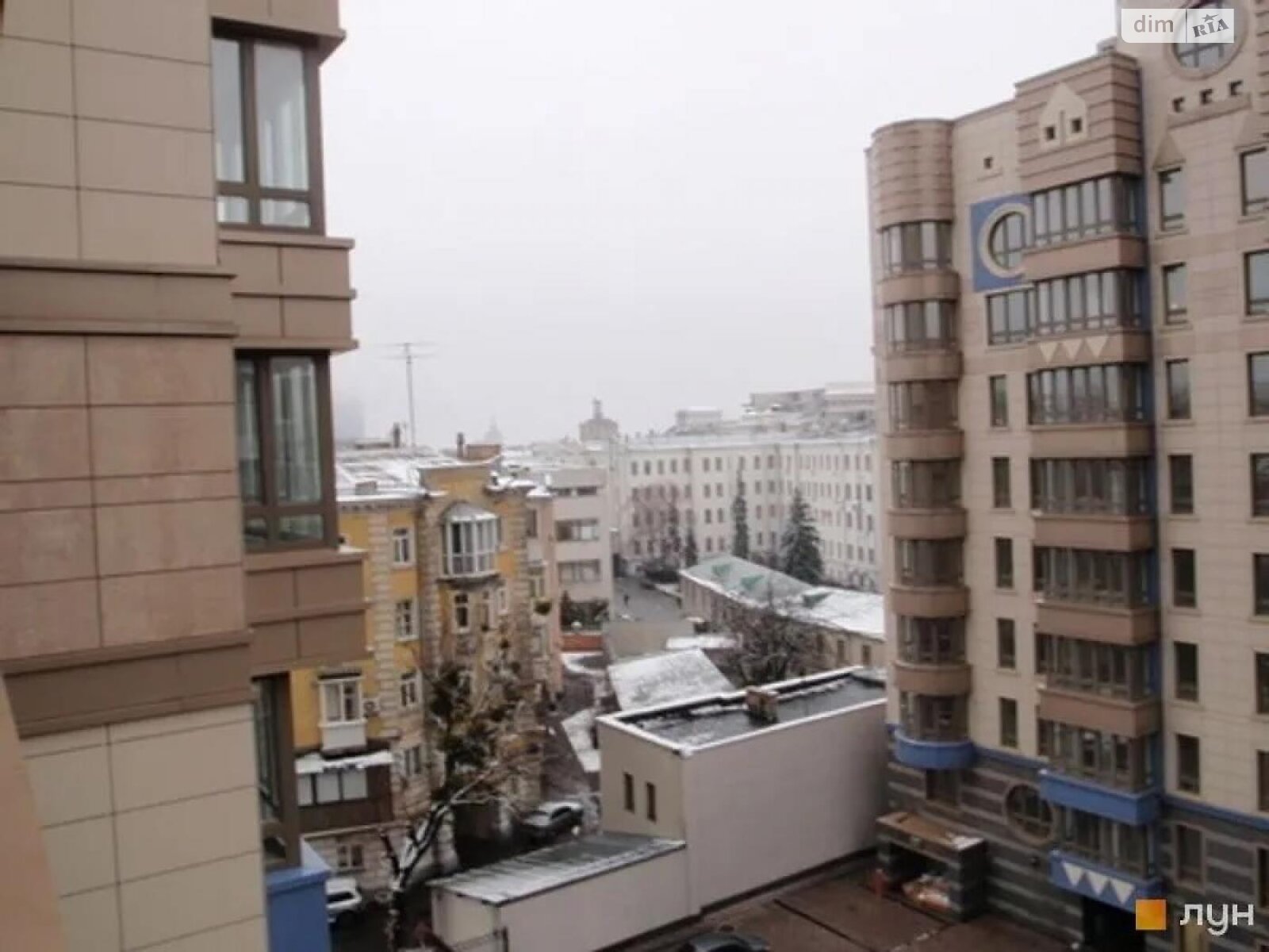 четырехкомнатная квартира в Киеве, район Печерский, на ул. Институтская 18А в аренду на долгий срок помесячно фото 1