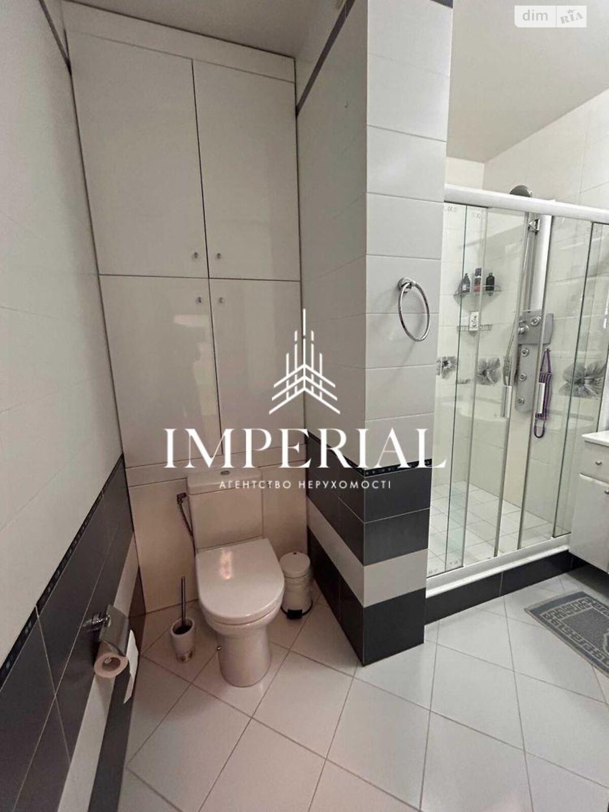 трехкомнатная квартира в Киеве, район Печерский, на ул. Институтская 17/5 в аренду на долгий срок помесячно фото 1