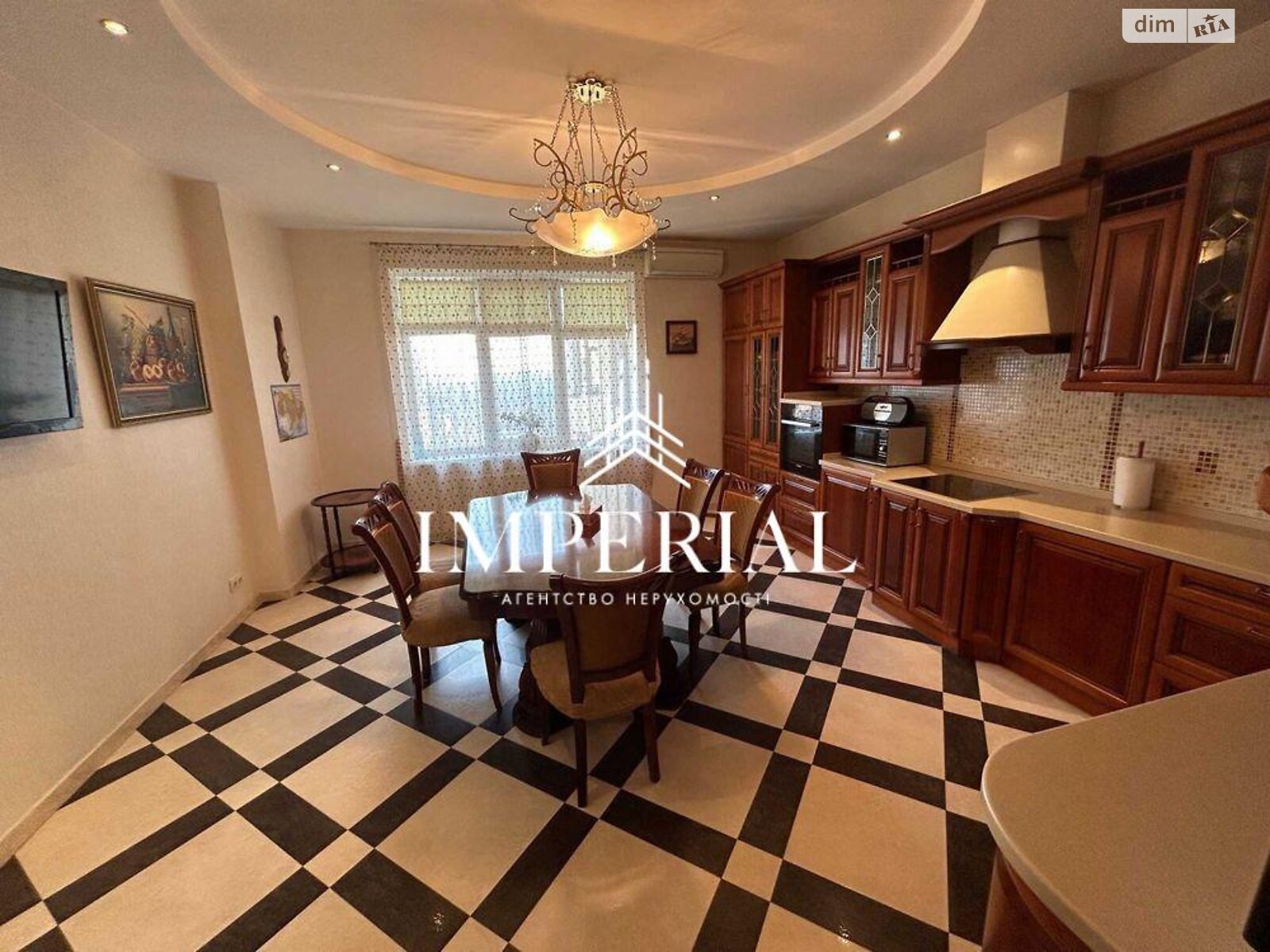 трехкомнатная квартира в Киеве, район Печерский, на ул. Институтская 17/5 в аренду на долгий срок помесячно фото 1