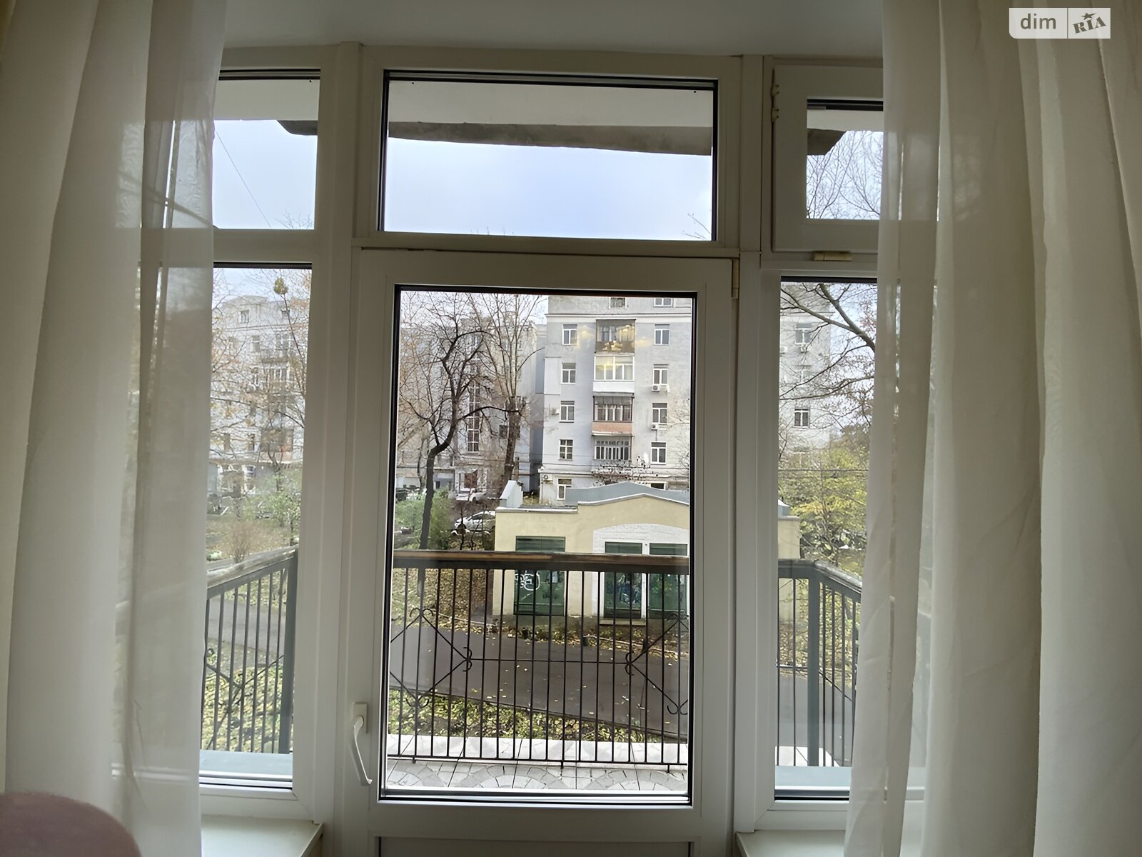 трикімнатна квартира в Києві, район Печерський, на вул. Івана Мазепи 3 в довготривалу оренду помісячно фото 1 трикімнатна квартира в Києві, район Печерський, на вул. Івана Мазепи 3 в довготривалу оренду помісячно фото 1