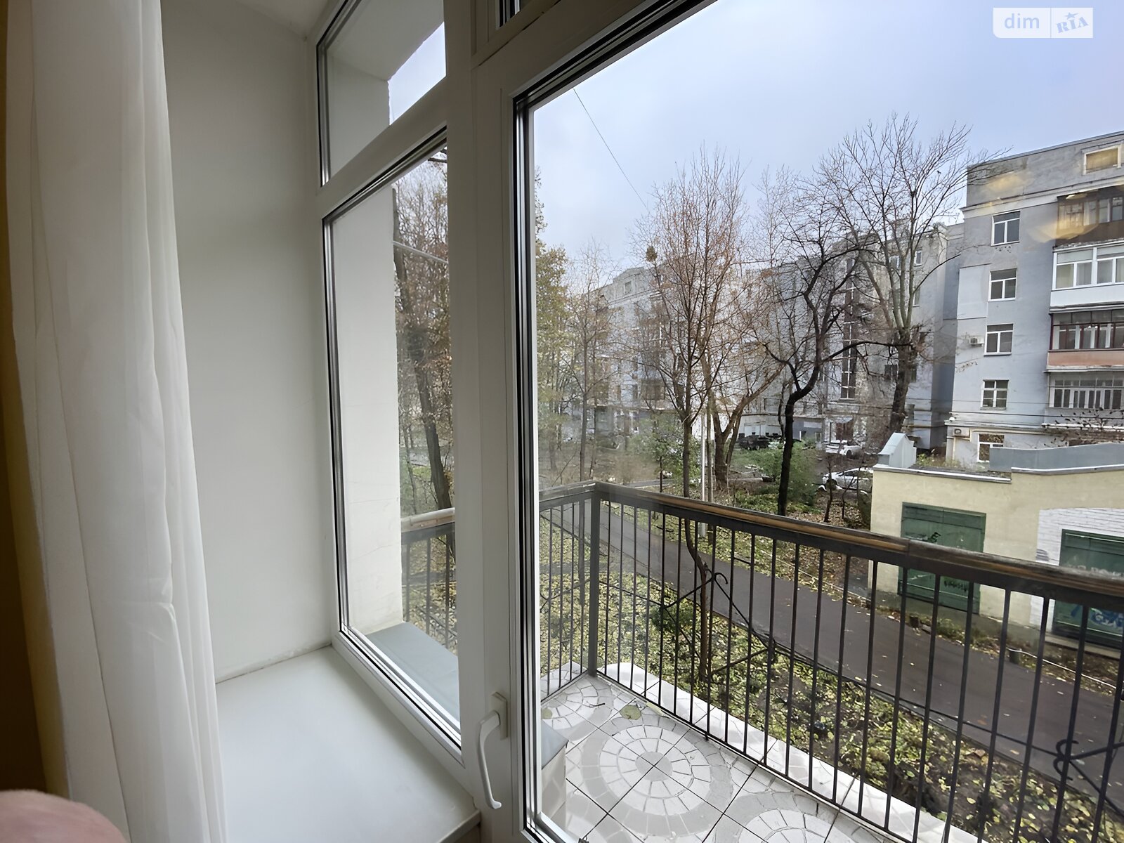 трикімнатна квартира в Києві, район Печерський, на вул. Івана Мазепи 3 в довготривалу оренду помісячно фото 1 трикімнатна квартира в Києві, район Печерський, на вул. Івана Мазепи 3 в довготривалу оренду помісячно фото 1