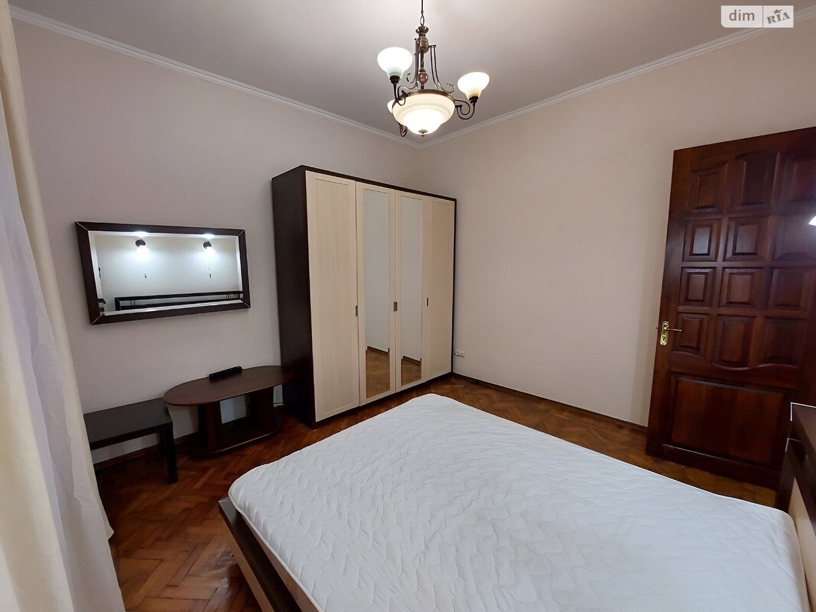 трикімнатна квартира в Києві, район Печерський, на вул. Івана Мазепи 3 в довготривалу оренду помісячно фото 1 трикімнатна квартира в Києві, район Печерський, на вул. Івана Мазепи 3 в довготривалу оренду помісячно фото 1