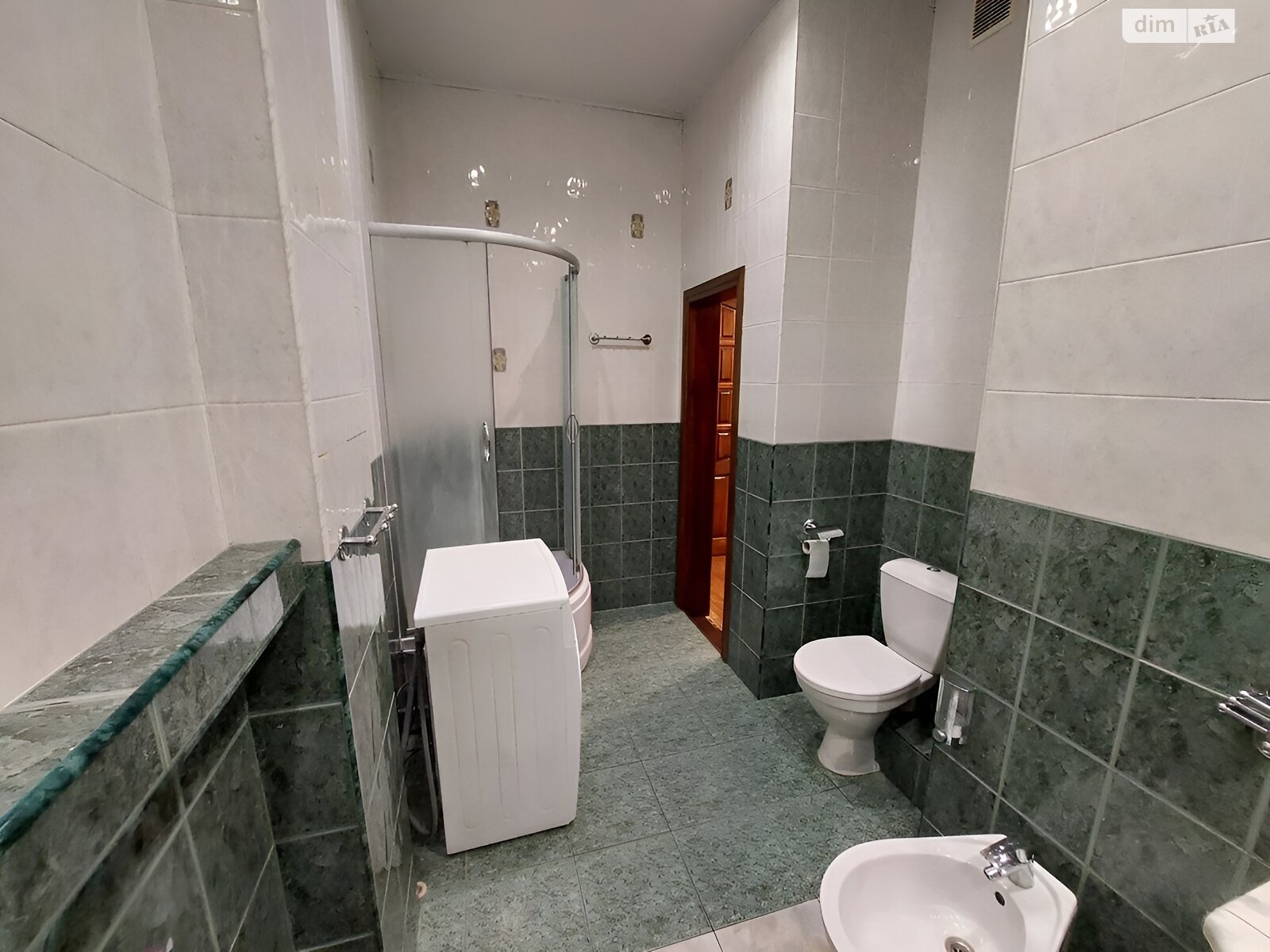 трикімнатна квартира в Києві, район Печерський, на вул. Івана Мазепи 3 в довготривалу оренду помісячно фото 1 трикімнатна квартира в Києві, район Печерський, на вул. Івана Мазепи 3 в довготривалу оренду помісячно фото 1
