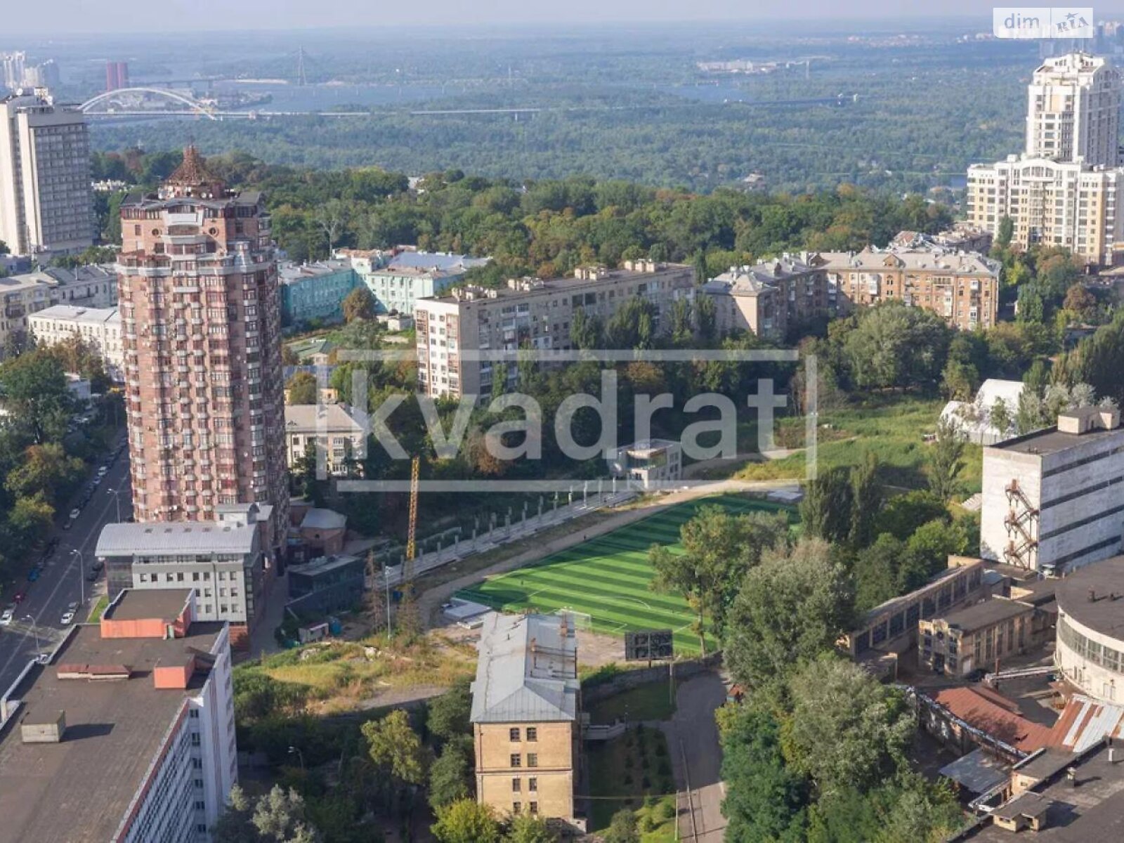 трехкомнатная квартира в Киеве, район Печерский, на спуск Кловский 7 в аренду на долгий срок помесячно фото 1