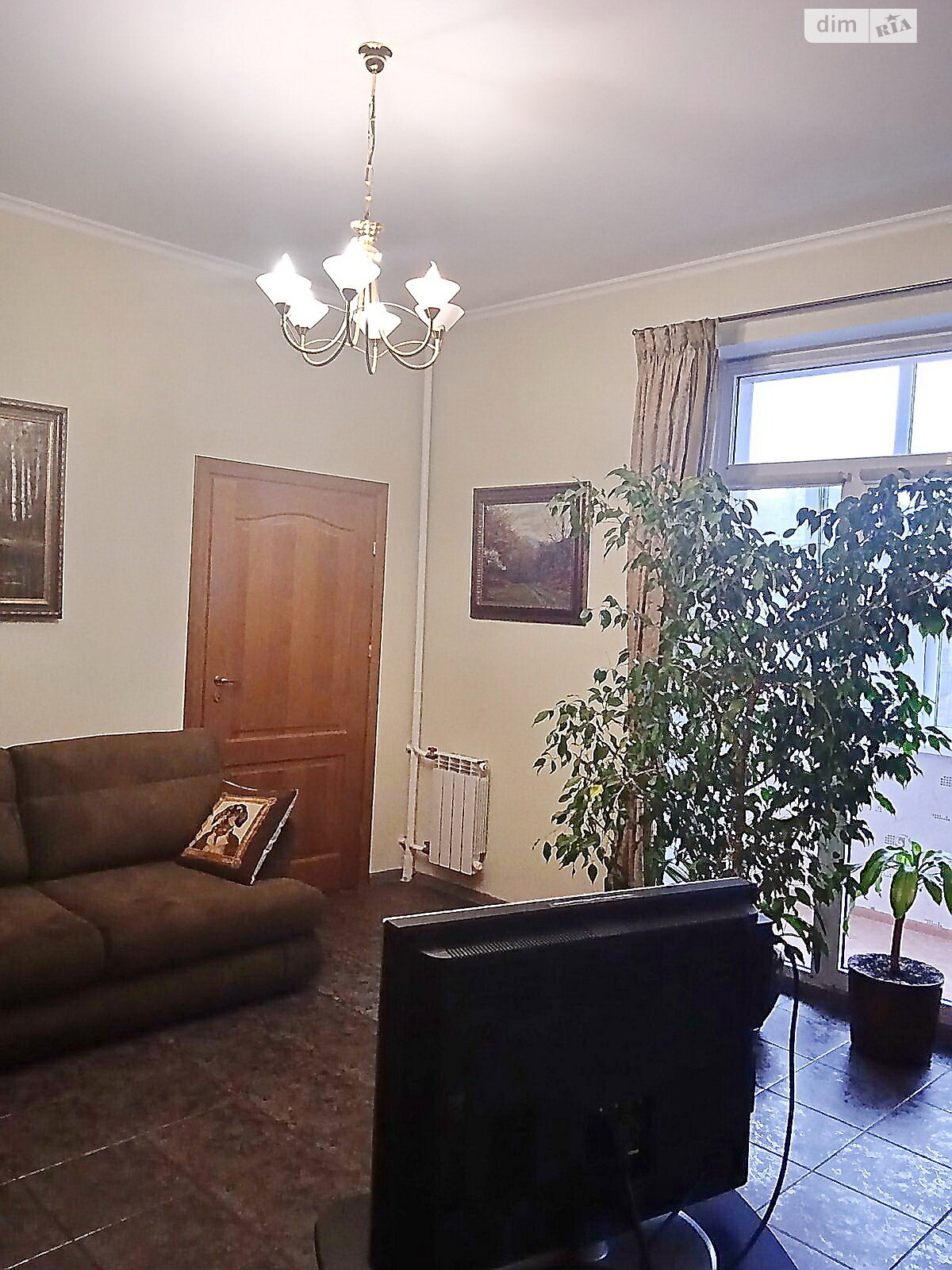 трикімнатна квартира в Києві, район Печерський, на узвіз Кловський 4 в довготривалу оренду помісячно фото 1 трикімнатна квартира в Києві, район Печерський, на узвіз Кловський 4 в довготривалу оренду помісячно фото 1