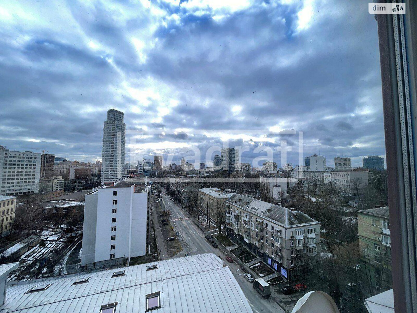 чотирикімнатна квартира в Києві, район Печерський, на узвіз Кловський 5 в довготривалу оренду помісячно фото 1 чотирикімнатна квартира в Києві, район Печерський, на узвіз Кловський 5 в довготривалу оренду помісячно фото 1