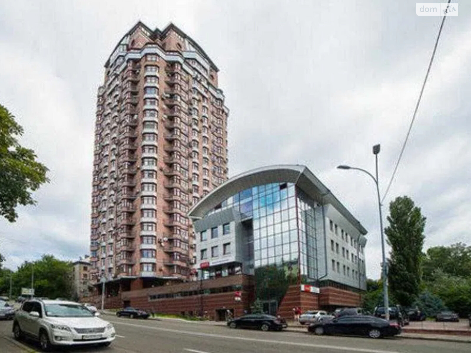 четырехкомнатная квартира в Киеве, район Печерский, на спуск Кловский 5 в аренду на долгий срок помесячно фото 1