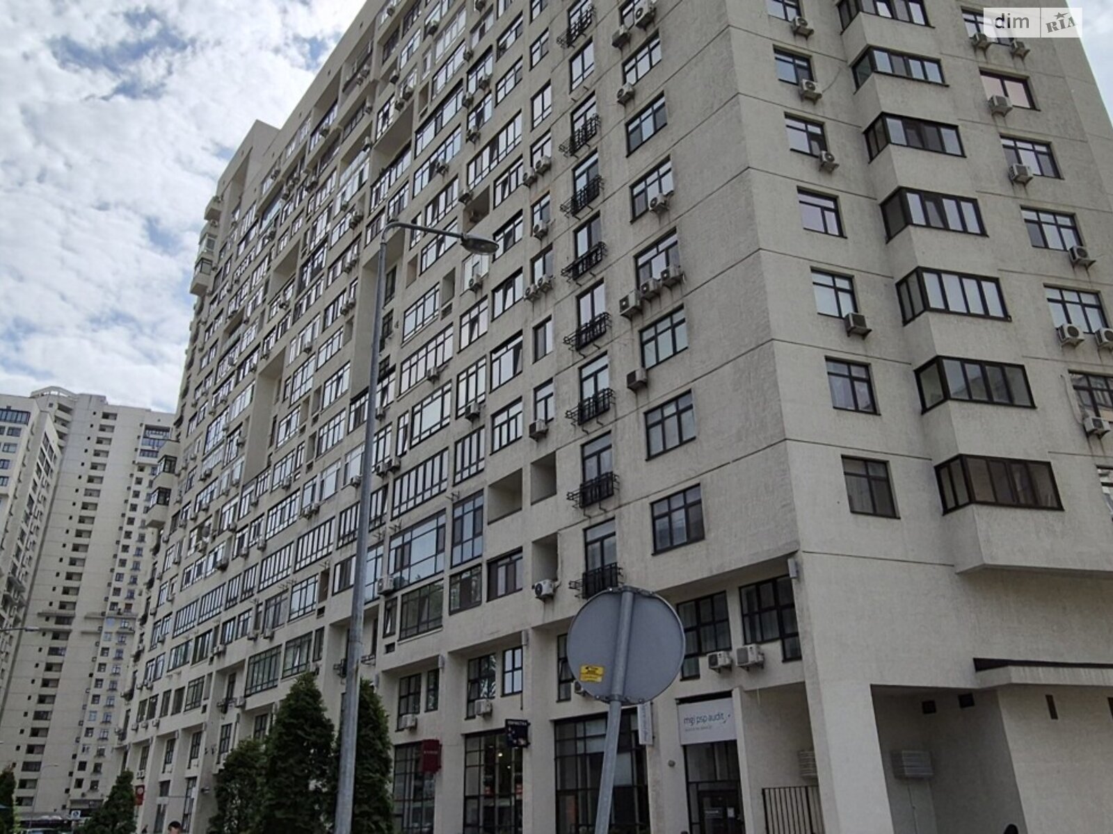 однокомнатная квартира в Киеве, район Печерский, на ул. Коновальца Евгения 44А в аренду на долгий срок помесячно фото 1 однокомнатная квартира в Киеве, район Печерский, на ул. Коновальца Евгения 44А в аренду на долгий срок помесячно фото 1