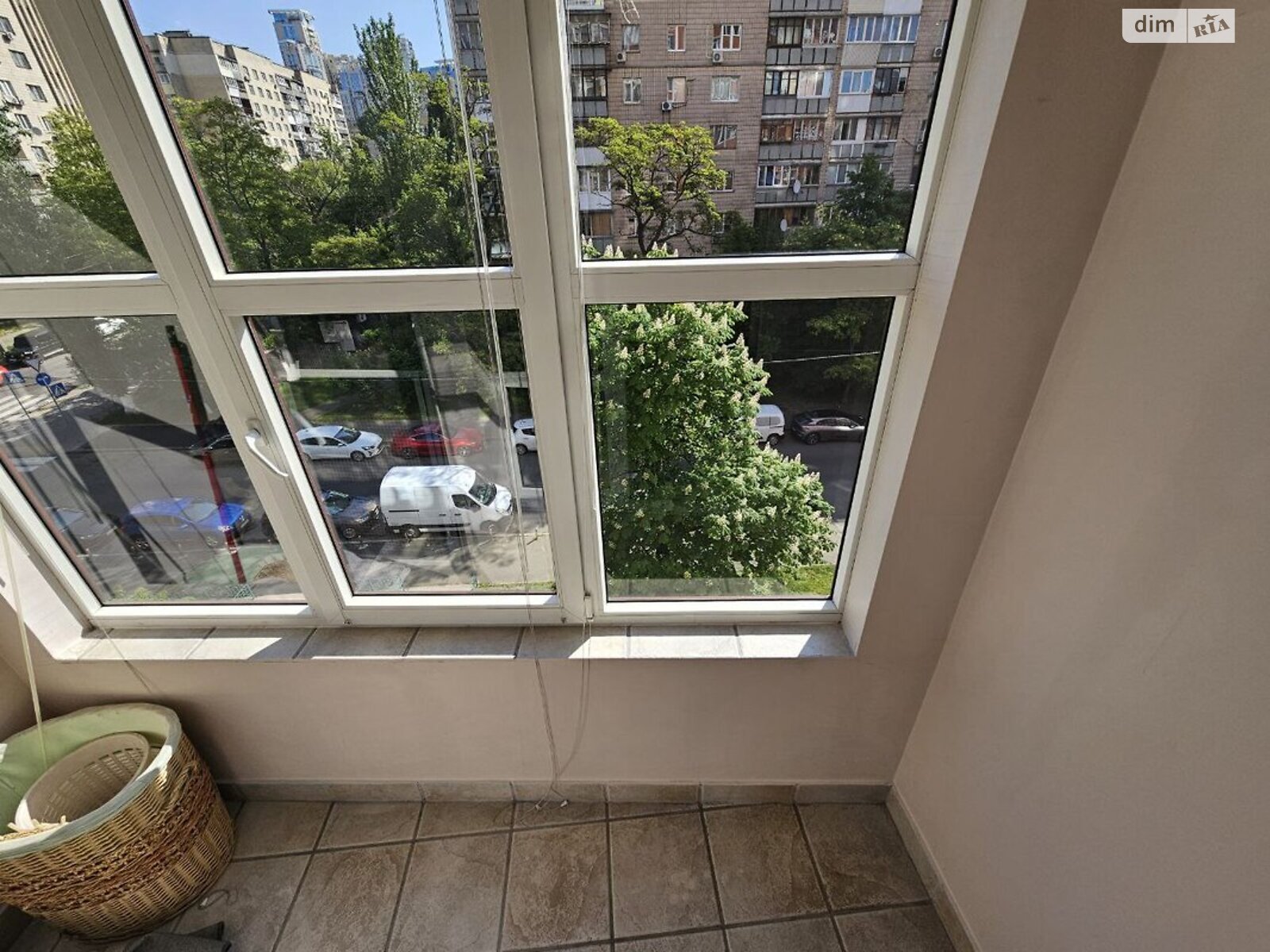 трехкомнатная квартира в Киеве, район Печерский, на ул. Ковпака 17 в аренду на долгий срок помесячно фото 1