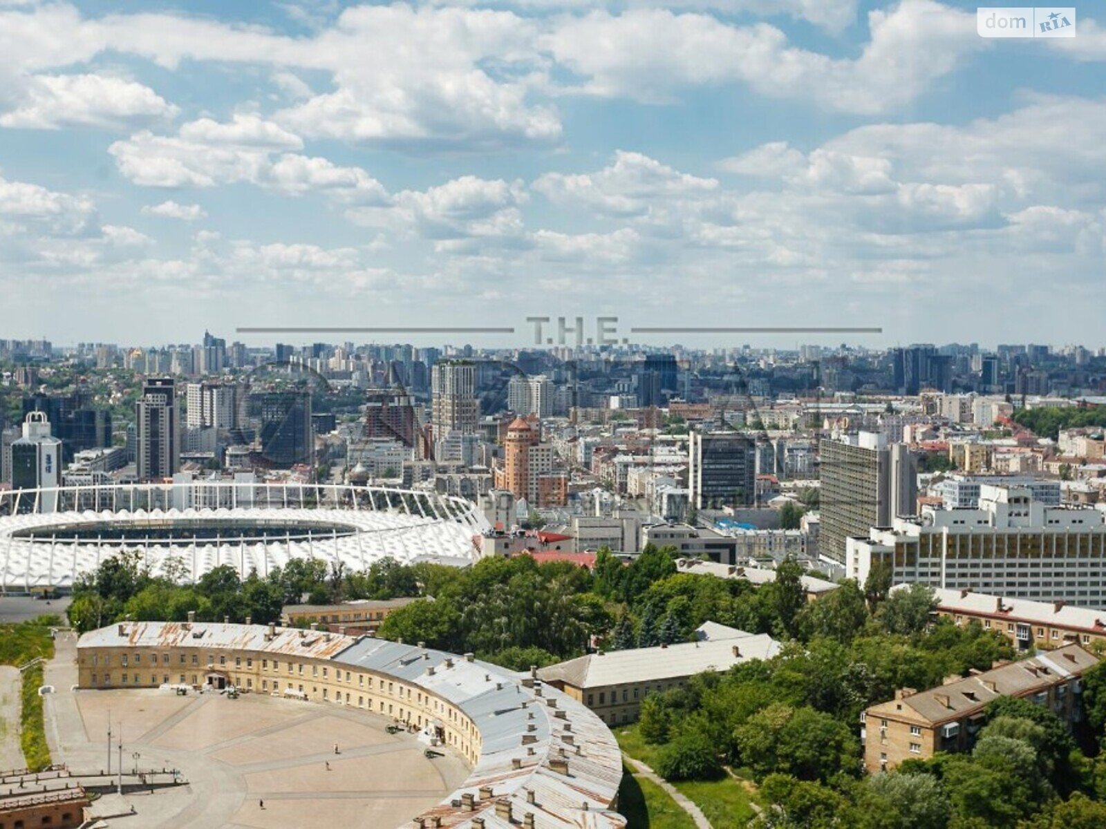 четырехкомнатная квартира с мебелью в Киеве, район Печерский, на бул. Леси Украинки 7 в аренду на долгий срок помесячно фото 1